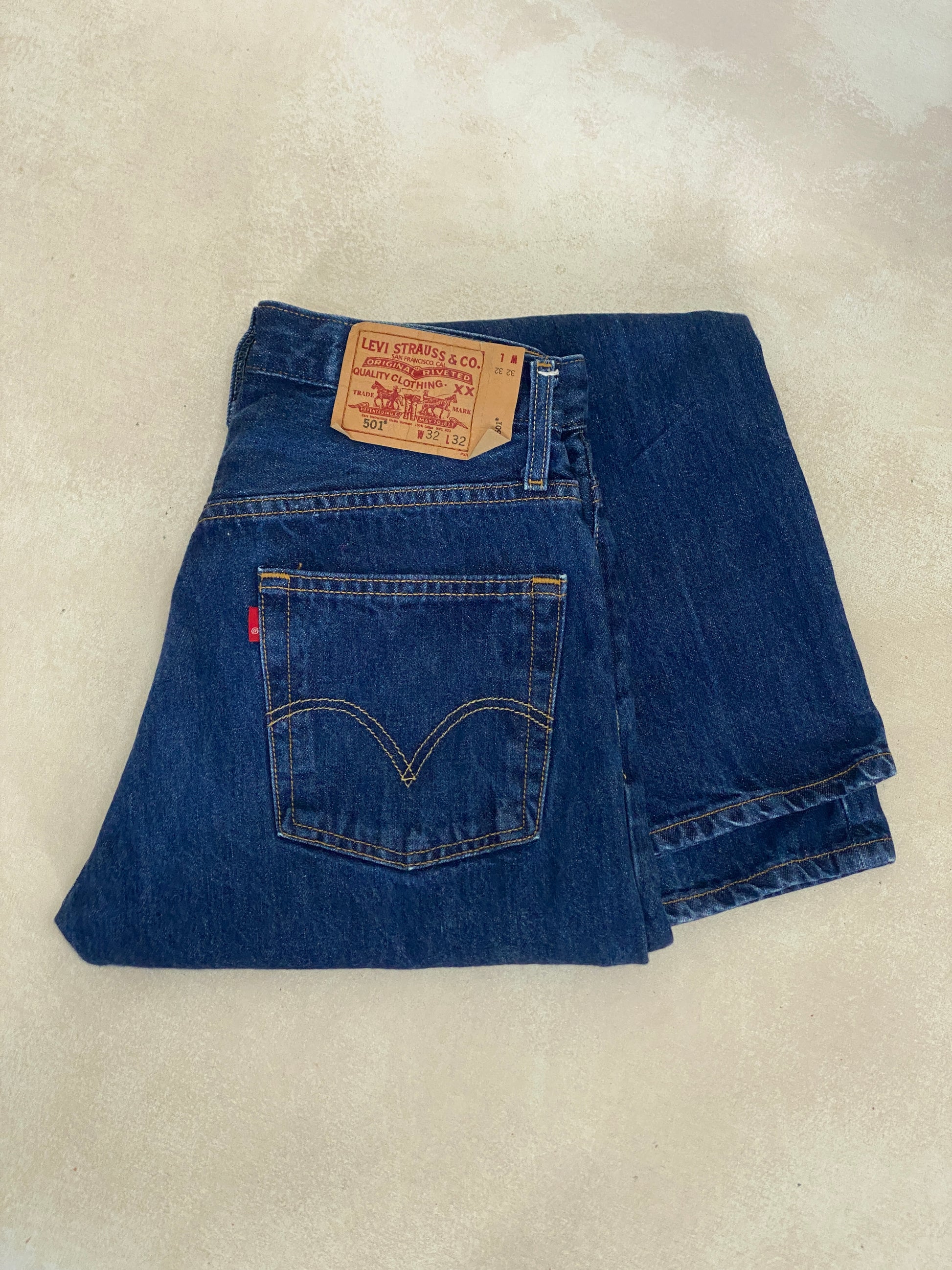 32X32 Levi's 501 Vintage Denim Jeans - USA Vintage Bcn levis 501 vintage denim jeans size 32x32 straight leg classic