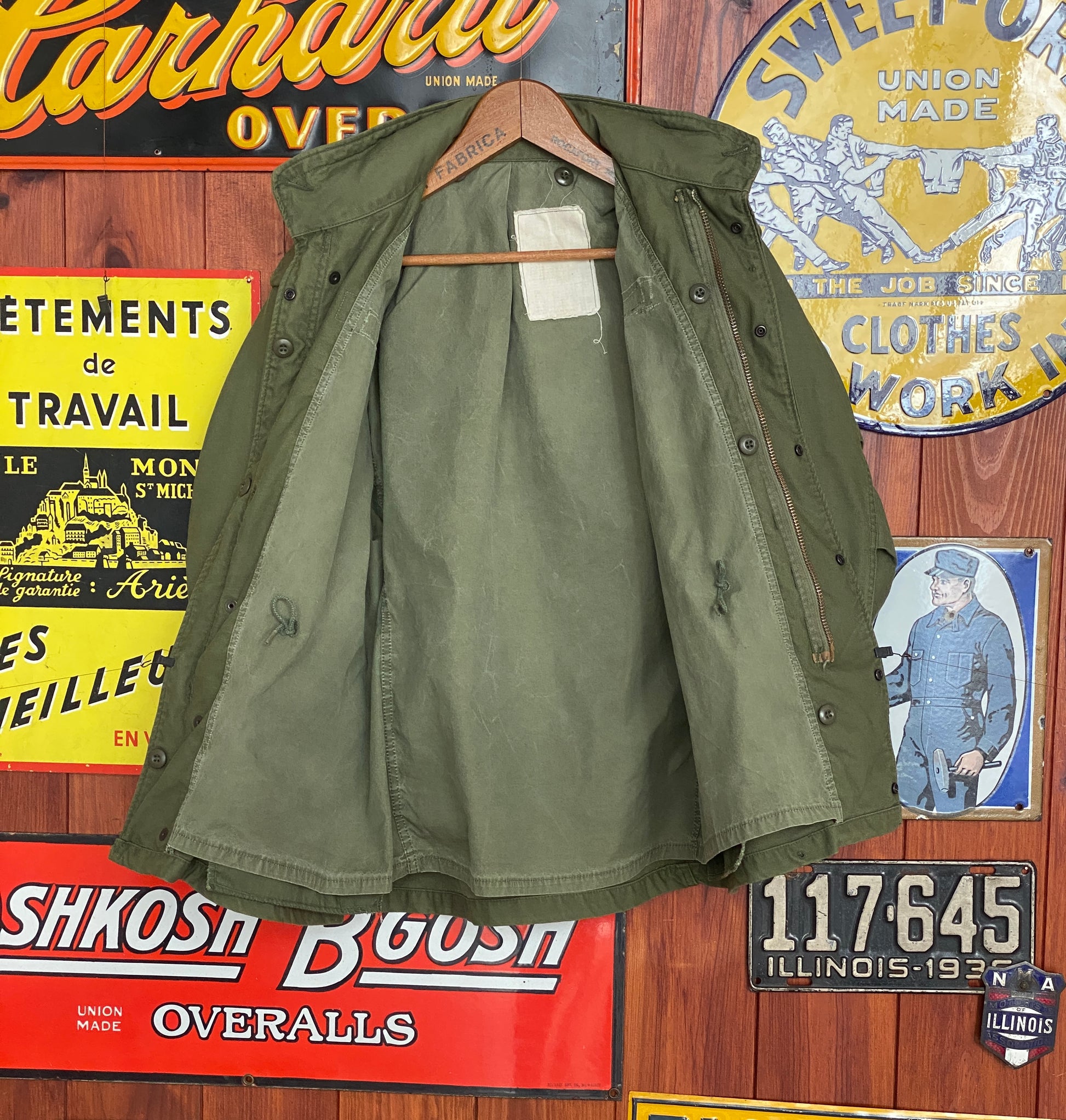 Authentic 1970s US Army M-65 field jacket, vintage military coat in size X Small Short