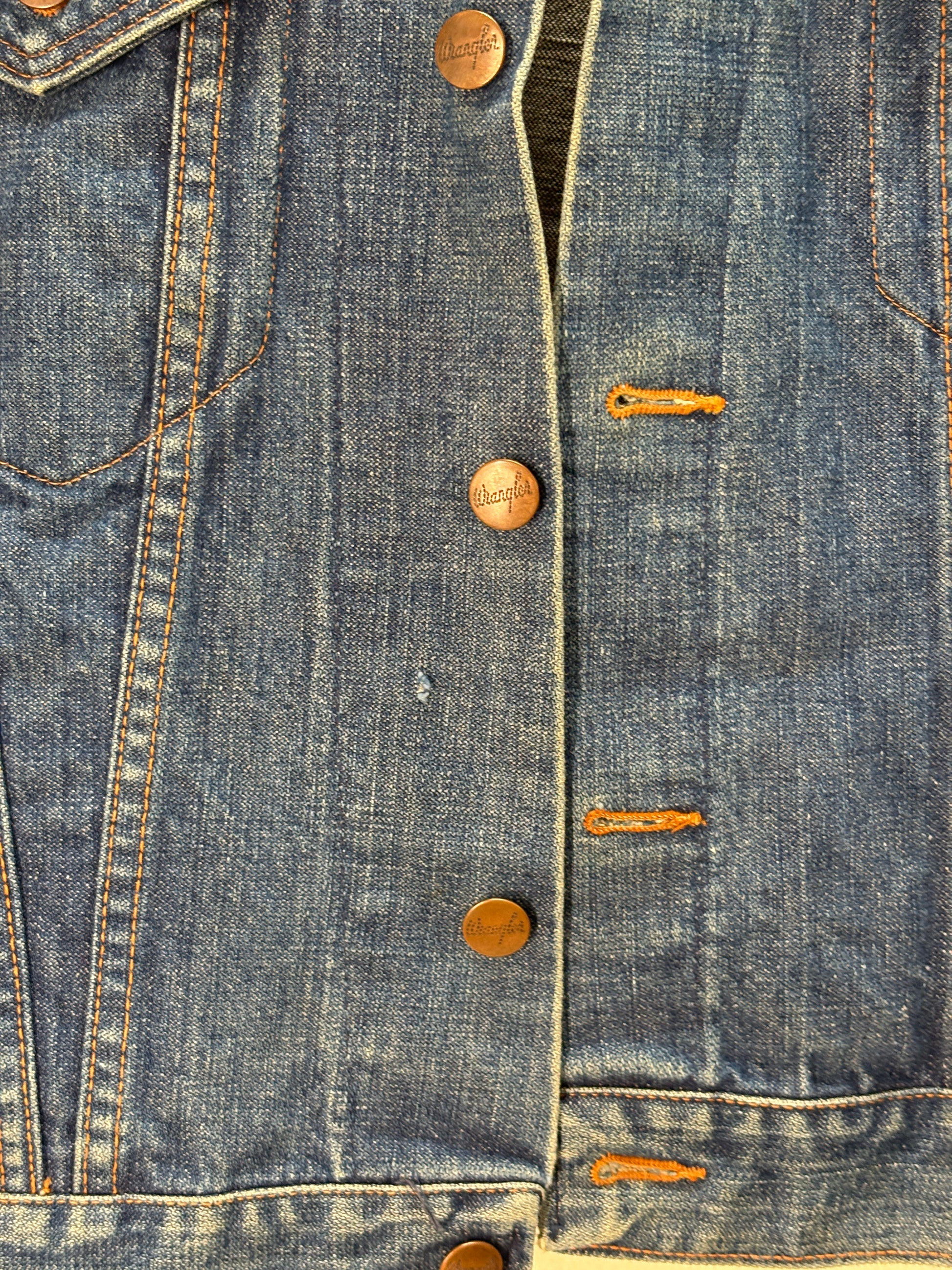 Size 38US / 48EU. Original 70s Wrangler denim jacket with painted back – Made in the USA - USA Vintage Bcn