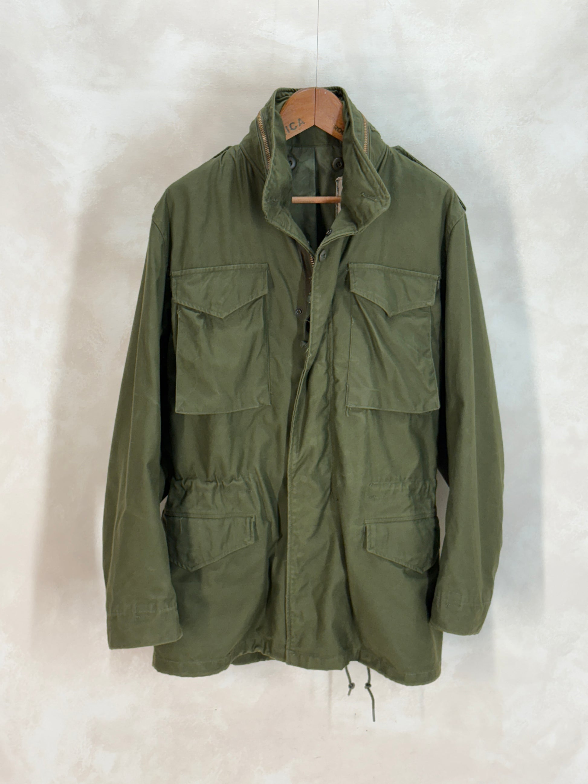 Small Long. Authentic 1972 US Army M-65 Field Jacket – Vintage Military Issue. Made by John Ownbey - USA Vintage Bcn