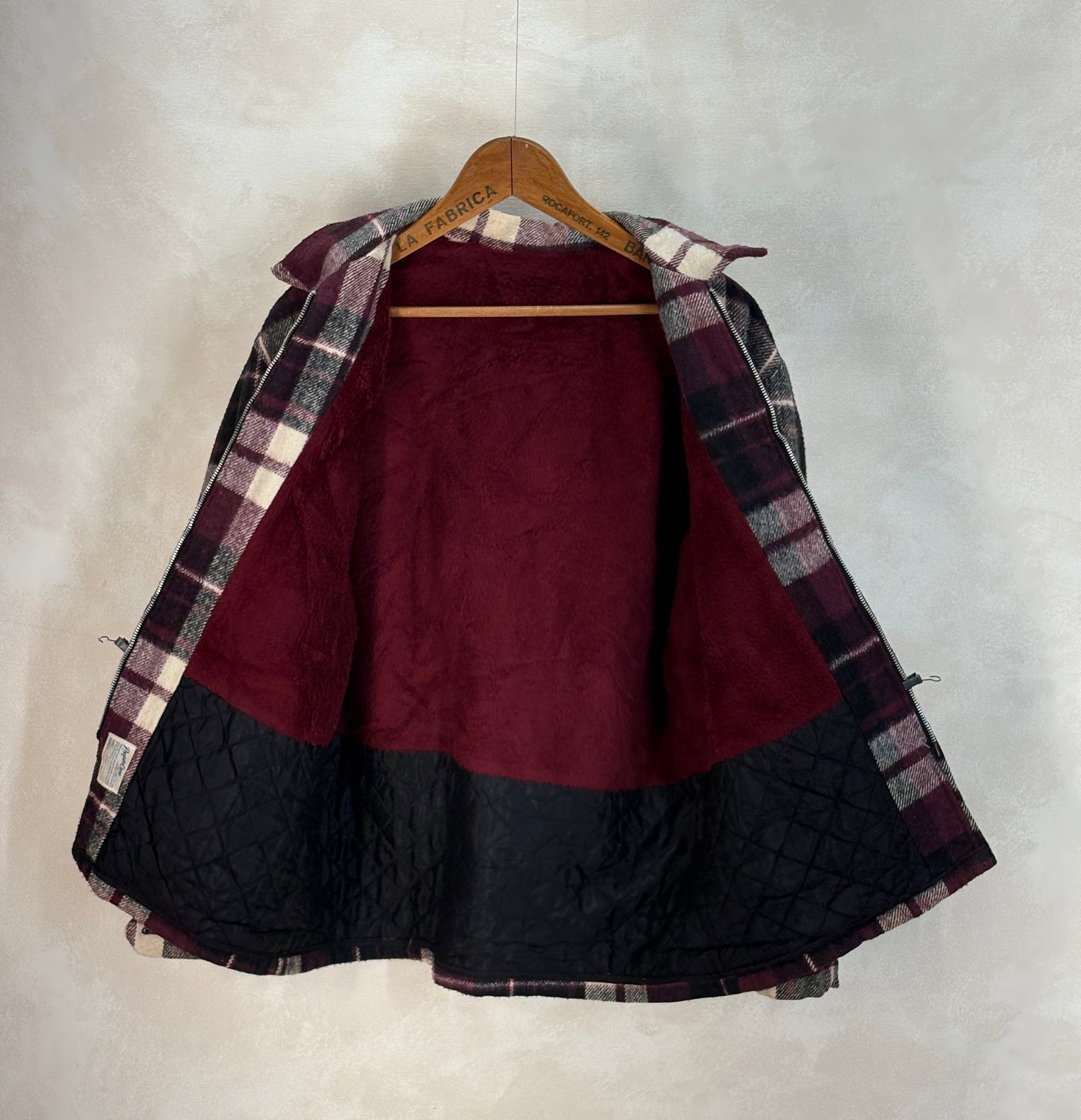 Size Large. 4 pockets 70s Plaid coat Made in USA ( broken zipper) - USA Vintage Bcn