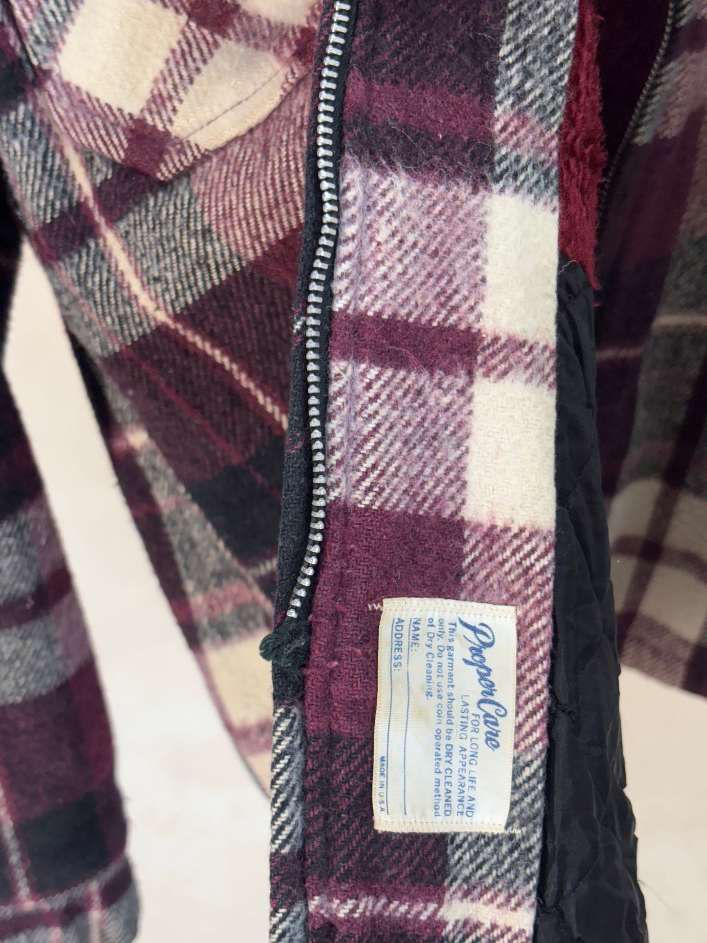 Size Large. 4 pockets 70s Plaid coat Made in USA ( broken zipper) - USA Vintage Bcn
