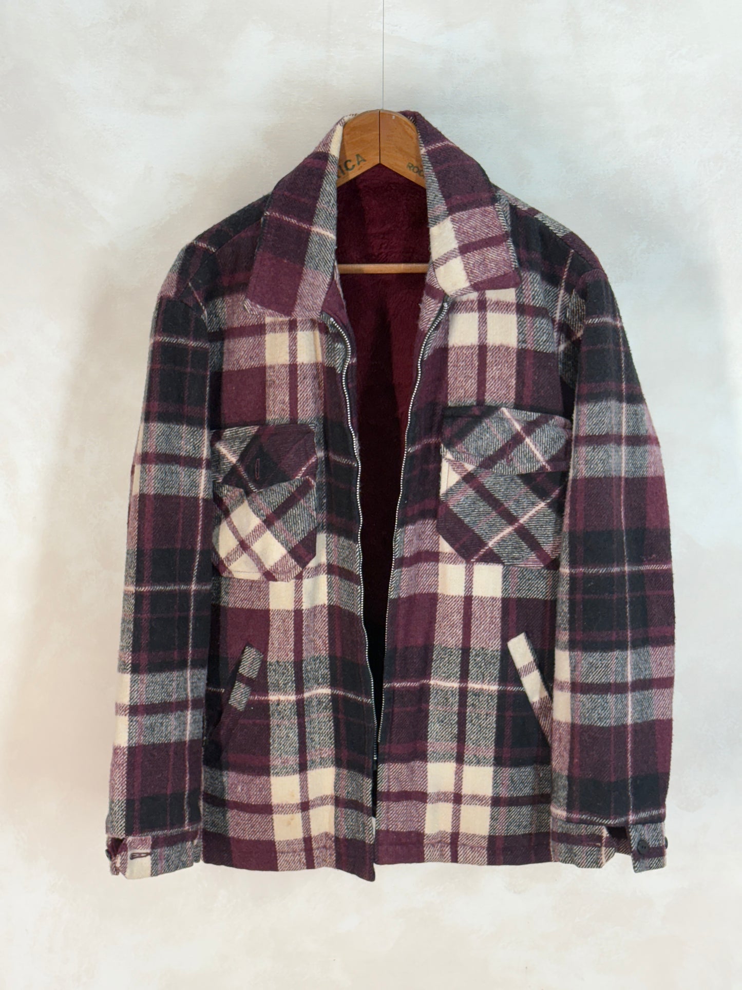 Size Large. 4 pockets 70s Plaid coat Made in USA ( broken zipper) - USA Vintage Bcn