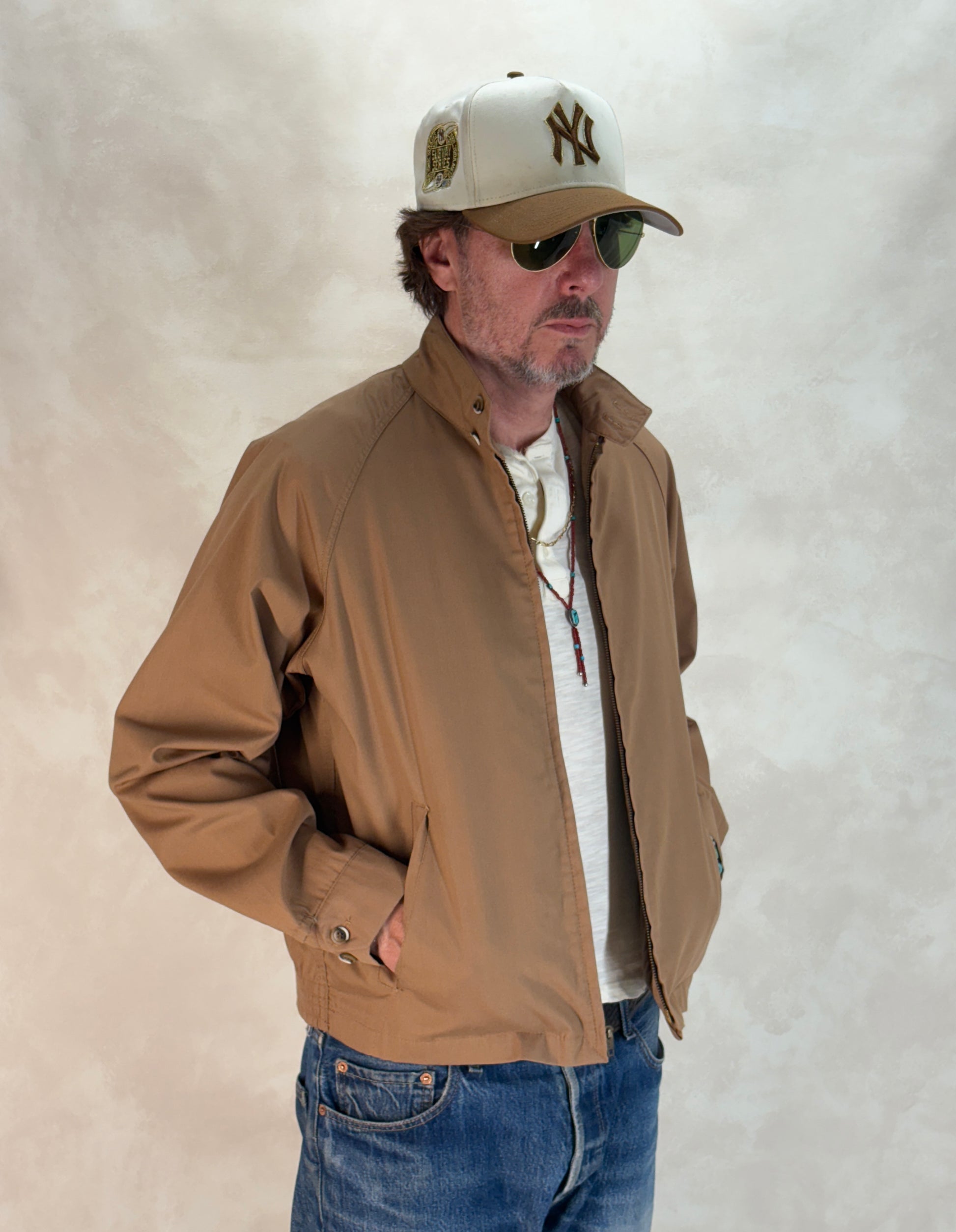 Size 42US / 52EU , 70s Light jacket made by English Squire . - USA Vintage Bcn