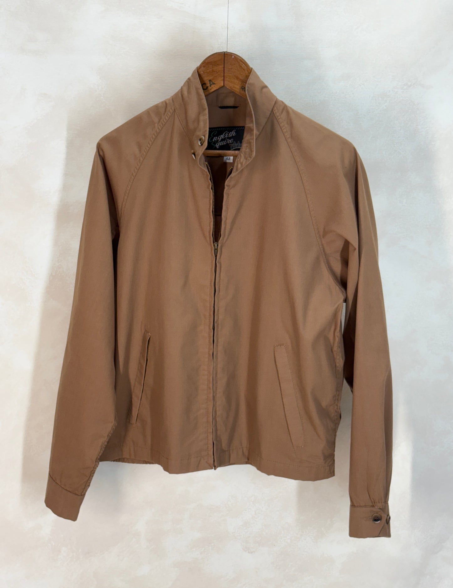 Size 42US / 52EU , 70s Light jacket made by English Squire . - USA Vintage Bcn
