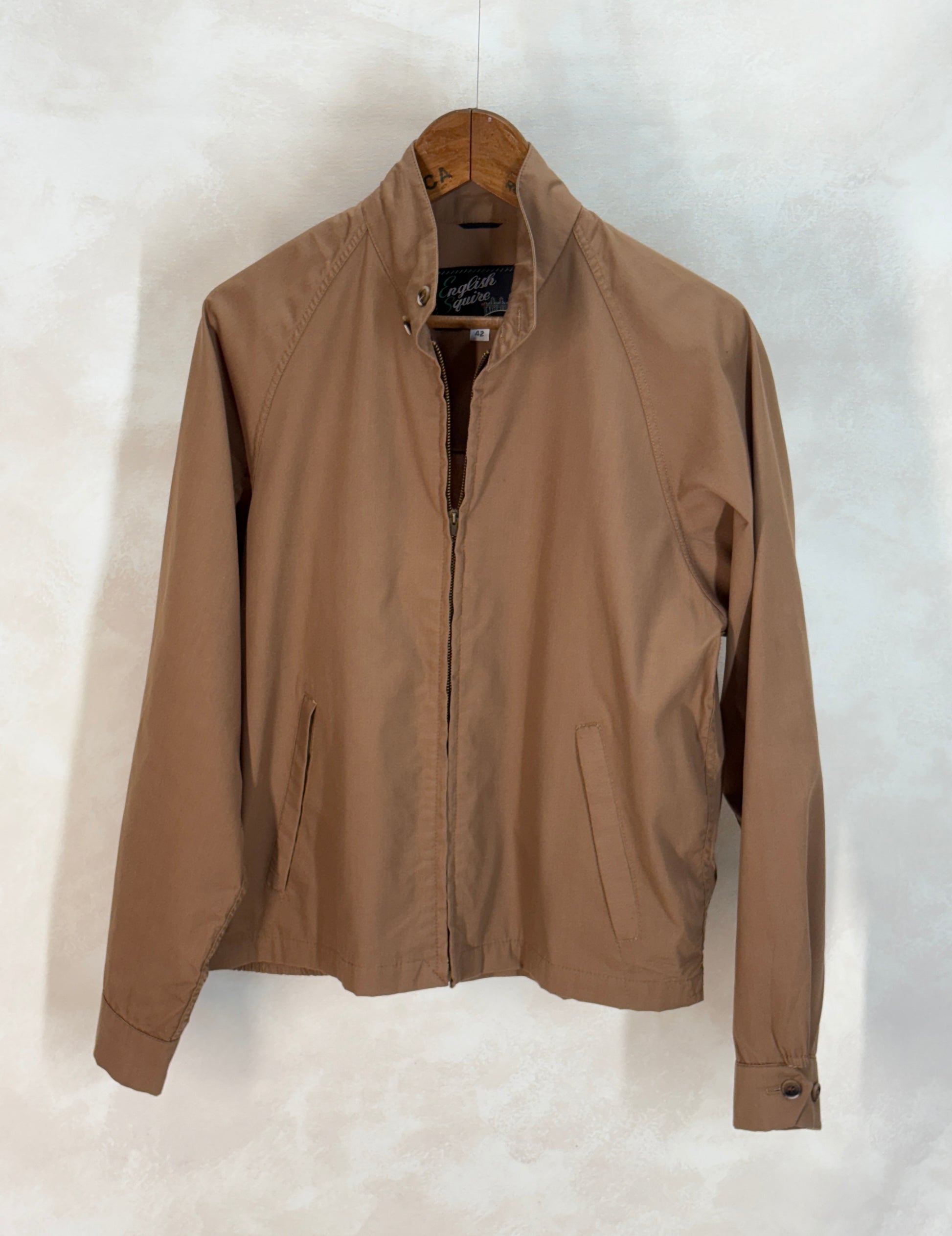 Size 42US / 52EU , 70s Light jacket made by English Squire . - USA Vintage Bcn