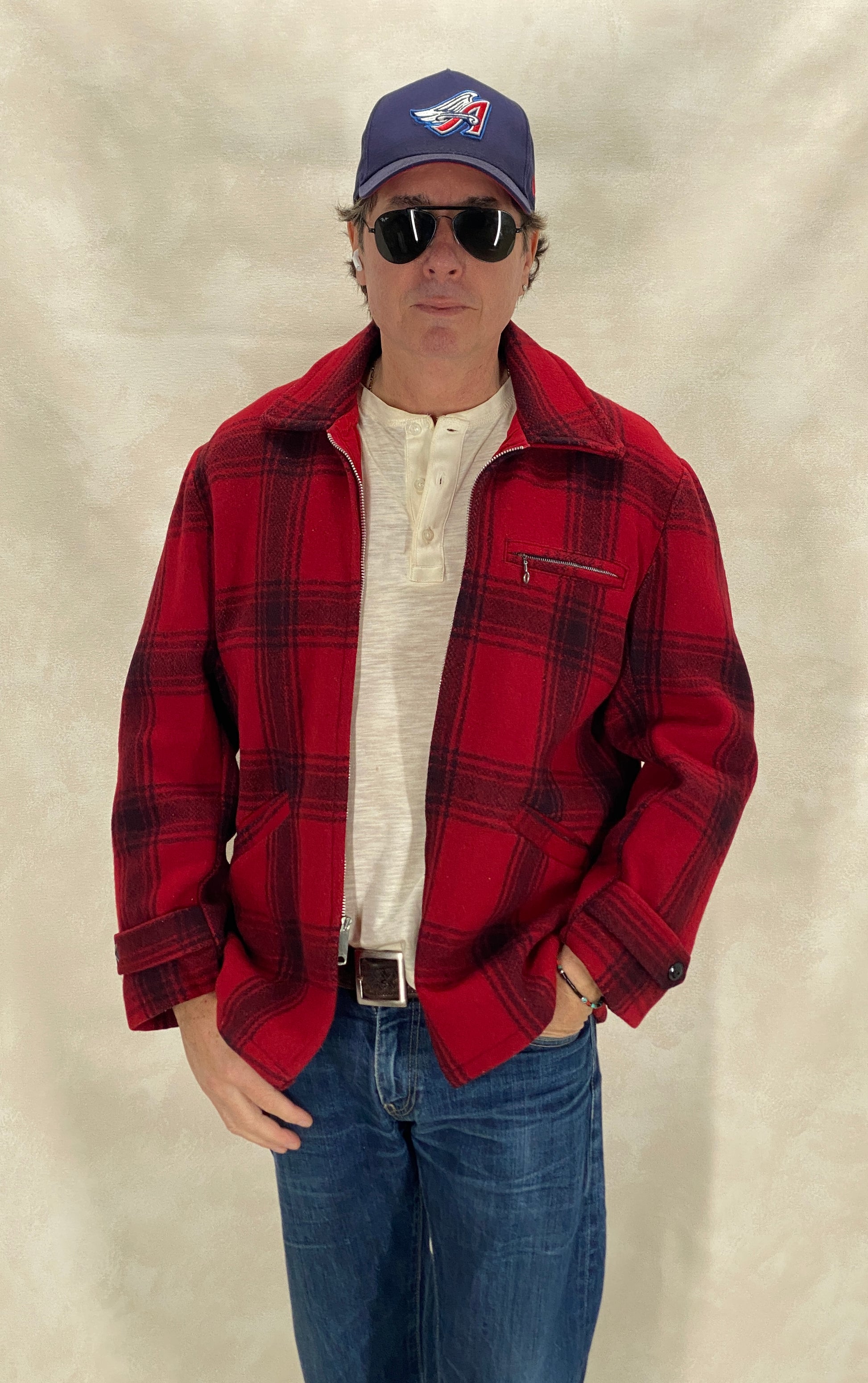 Vintage 1960s plaid wool hunting jacket, heavyweight check pattern, size 40US / 50EU.