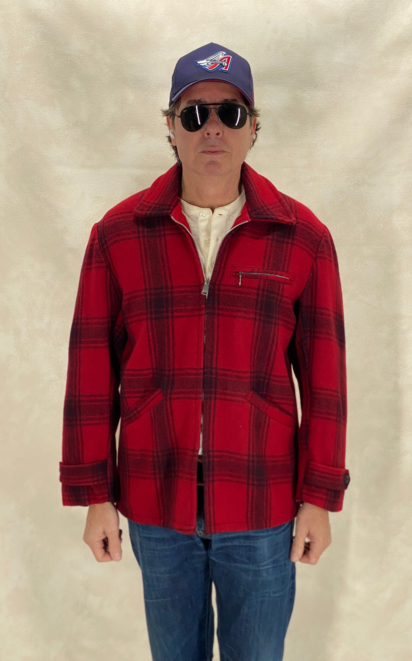 Vintage 1960s plaid wool hunting jacket, heavyweight check pattern, size 40US / 50EU.