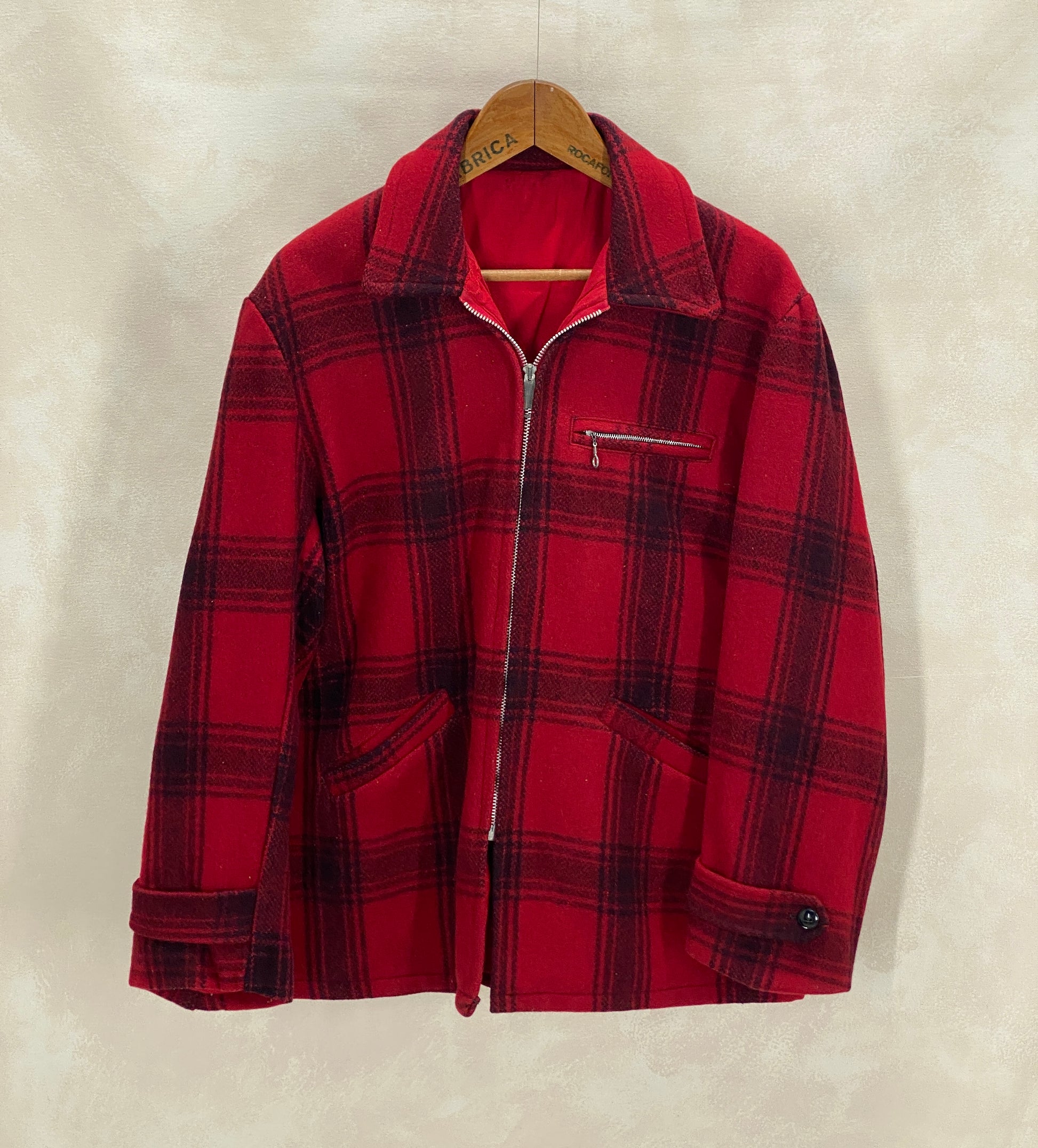 Vintage 1960s plaid wool hunting jacket, heavyweight check pattern, size 40US / 50EU.