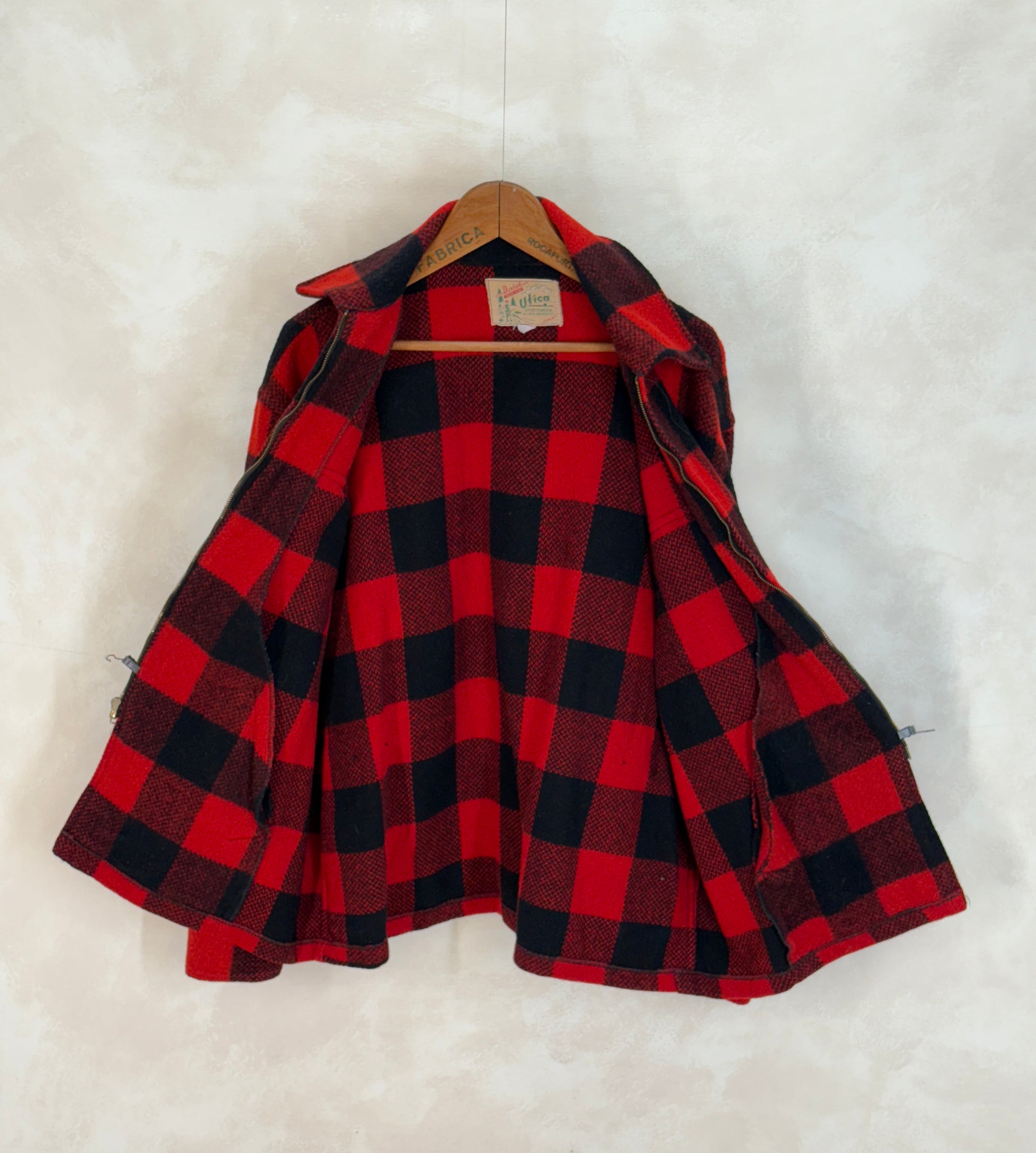 Size Large. Vintage 50s Utica N.Y. Wool Jacket – Red & Black – Zipper. Made in USA - USA Vintage Bcn