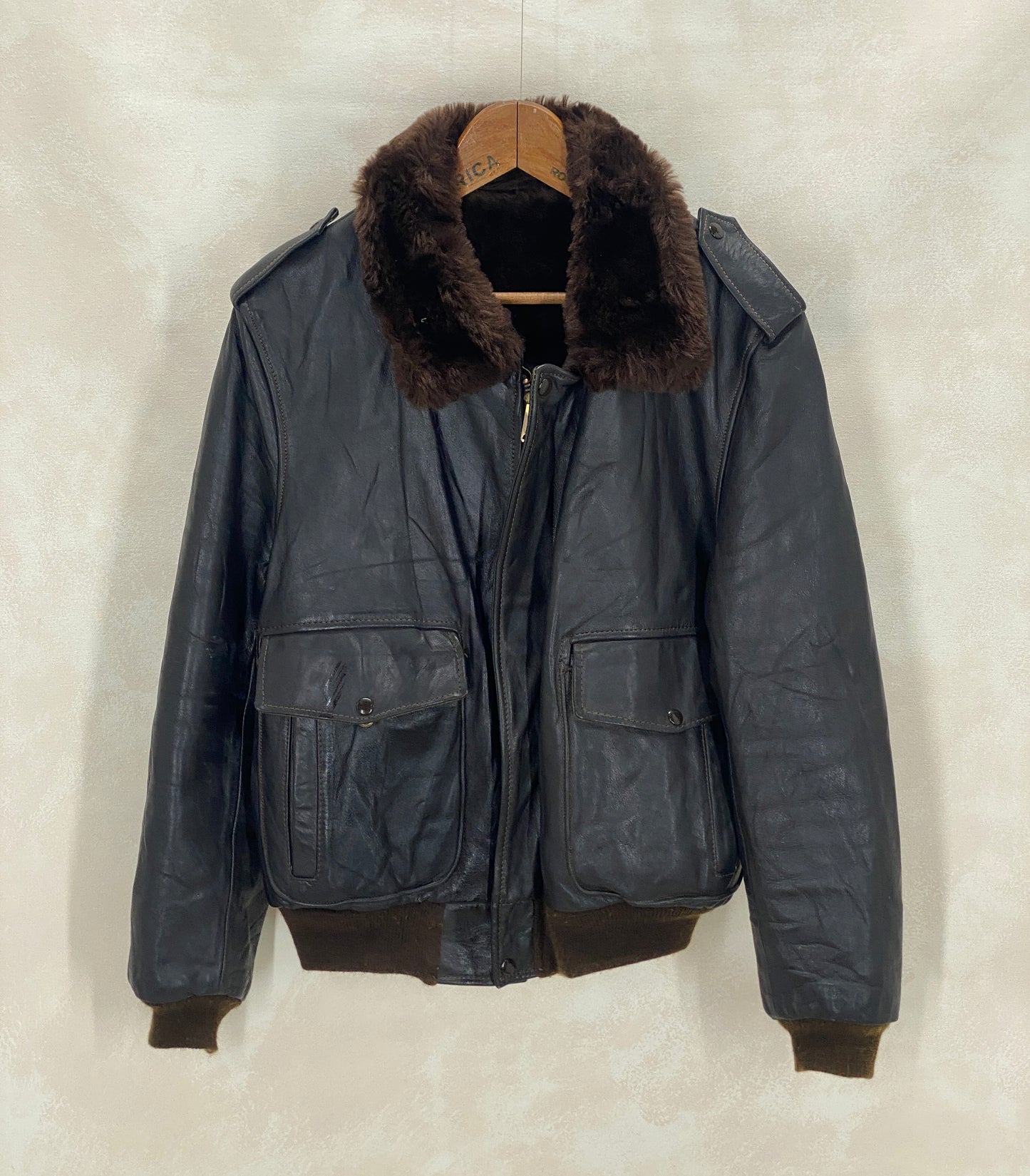 Size 42. Vintage leather bomber Flight Jacket Made In USA Aviator G-1 - USA Vintage Bcn