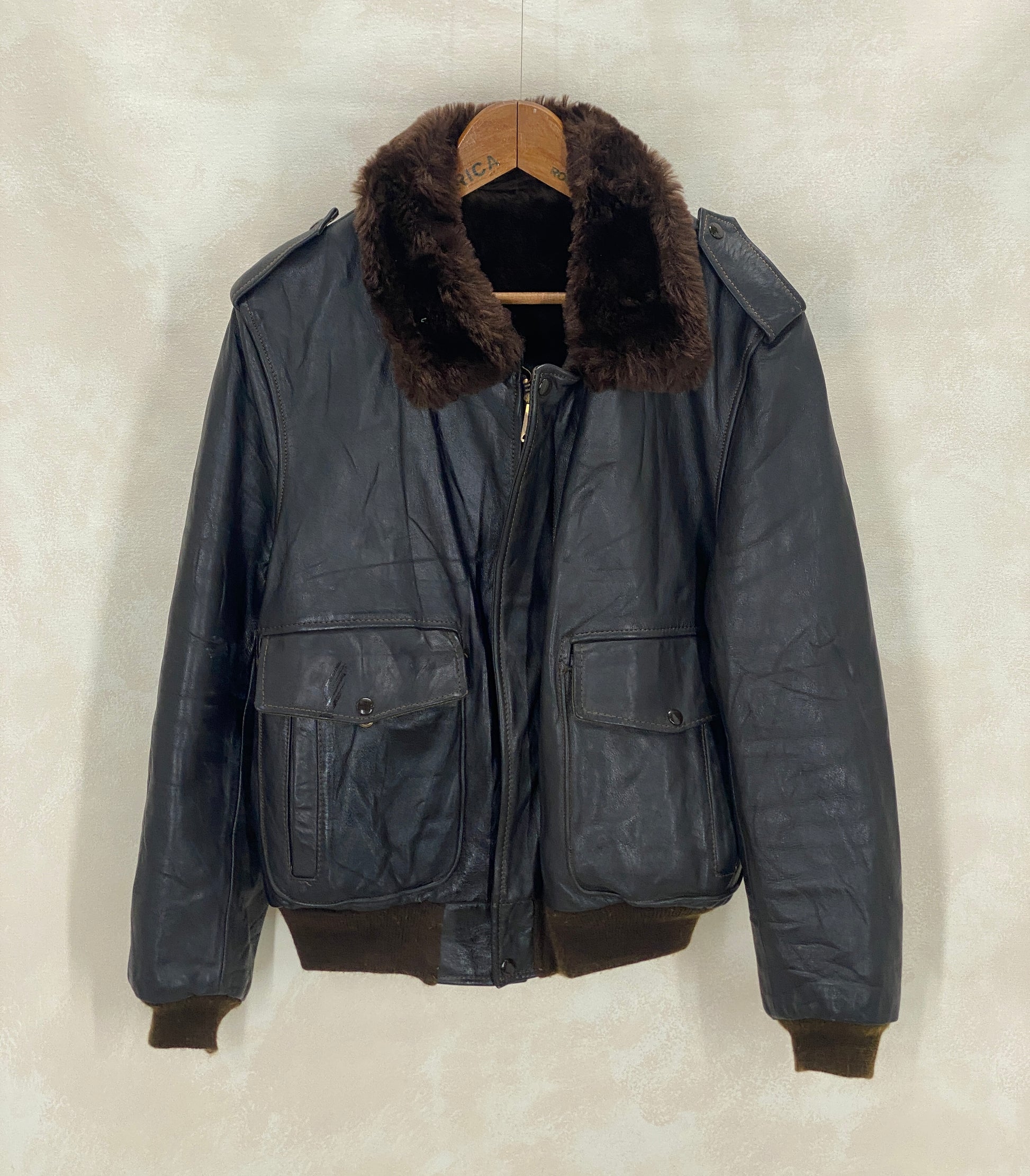 Size 42. Vintage leather bomber Flight Jacket Made In USA Aviator G-1 - USA Vintage Bcn