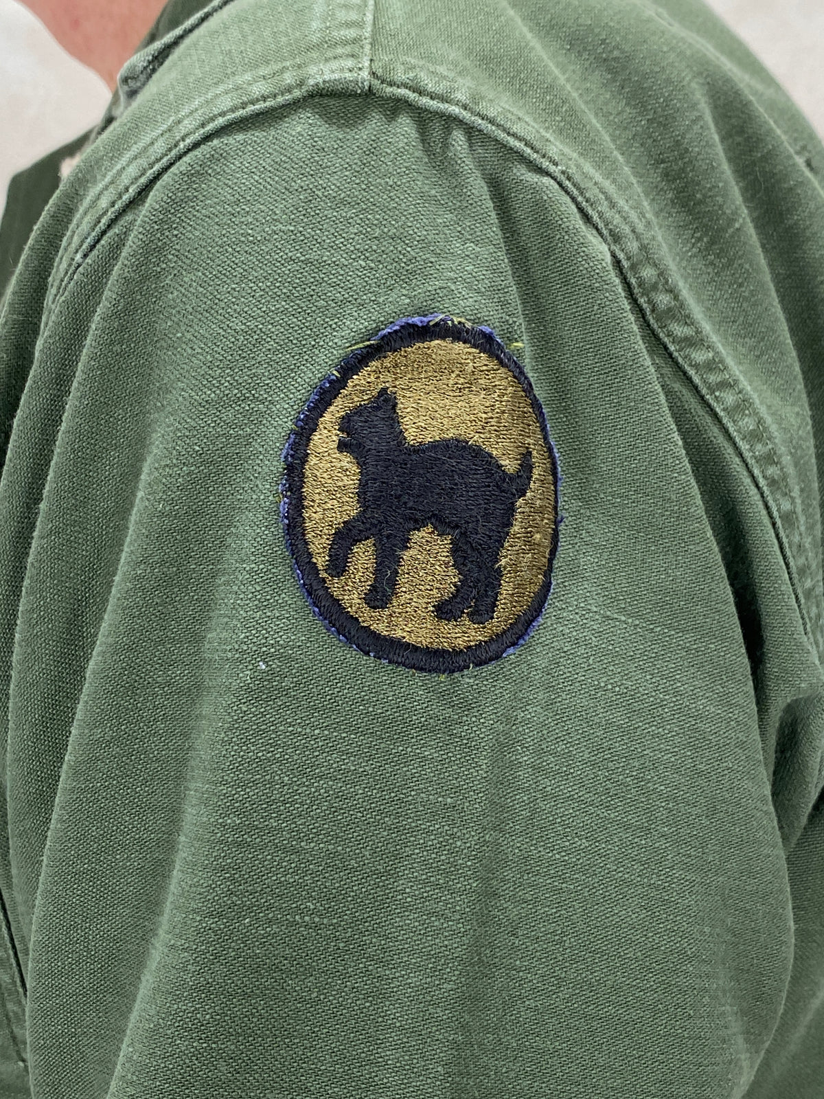 Size Small. Authentic US Army 1965 Vietnam era vintage OG-107 fatigue shirt-AJ357 Studio