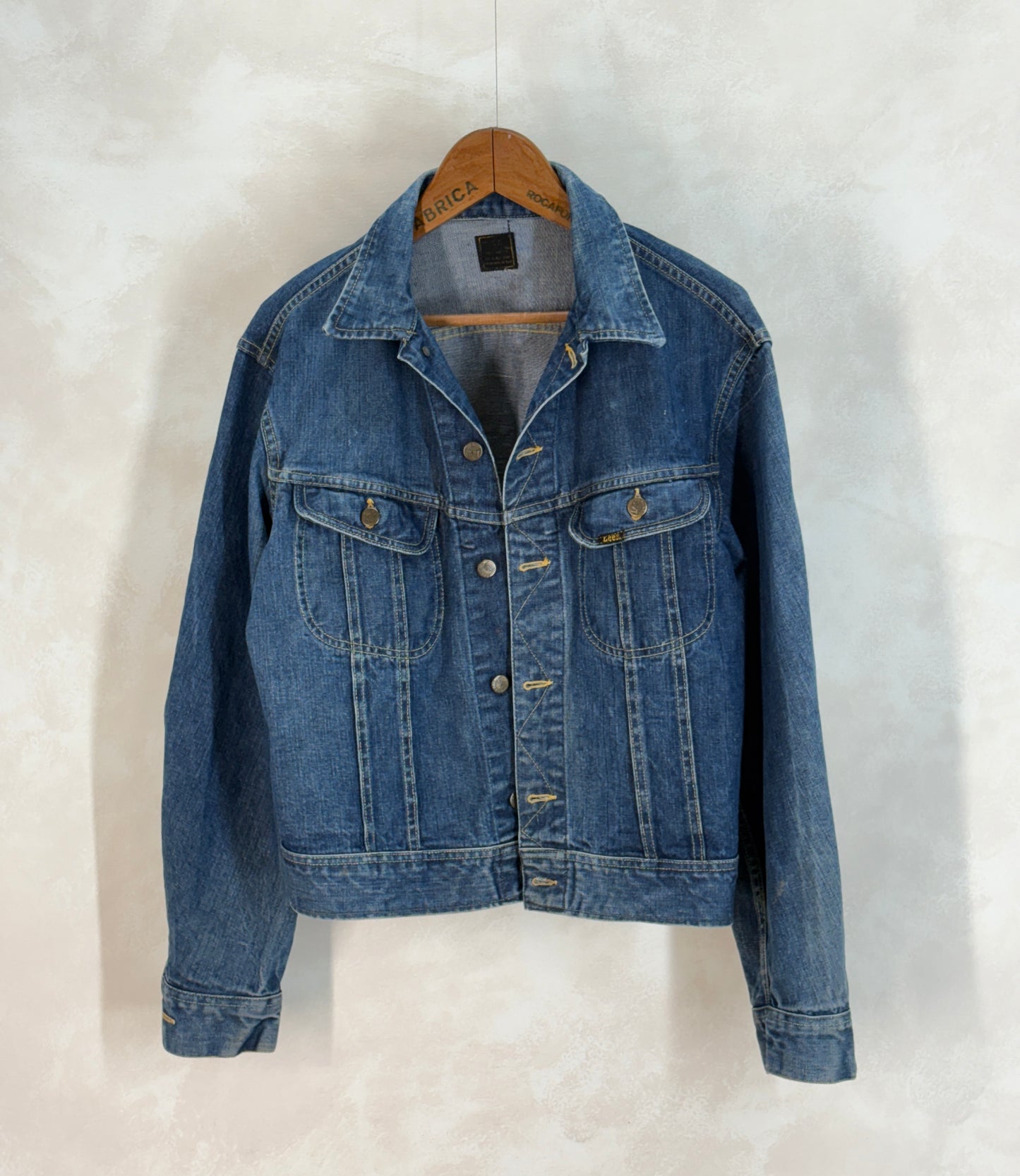 Size 42US / 52EU. Authentic 1970s Lee Denim Jacket – Made in USA – Two Chest Pockets - USA Vintage Bcn