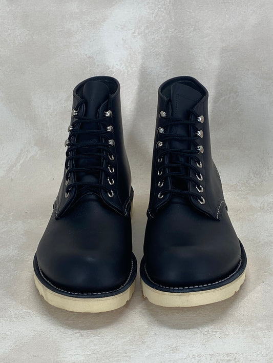 Red Wing Size 7D (39 EU) 8165 is a classic 6-inch round-toe boot Black Factory Second - USA Vintage Bcn