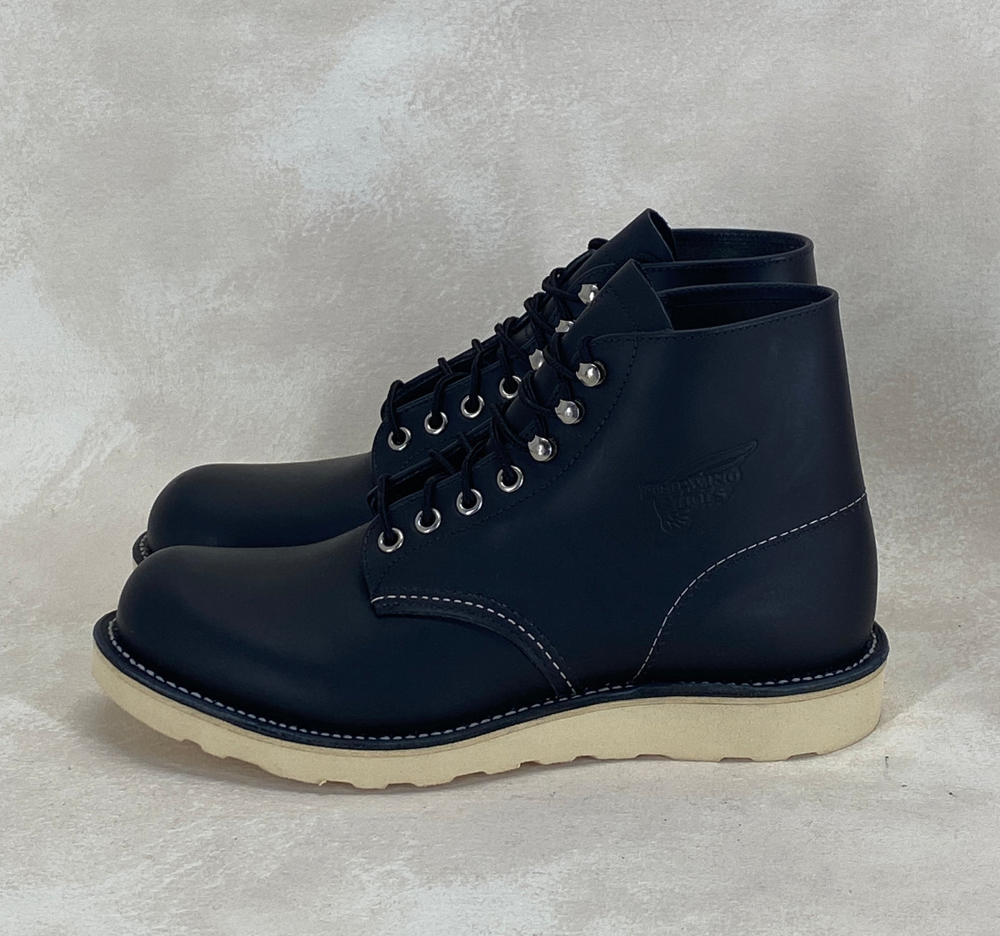 Red Wing Size 7D (39 EU) 8165 is a classic 6-inch round-toe boot Black Factory Second - USA Vintage Bcn