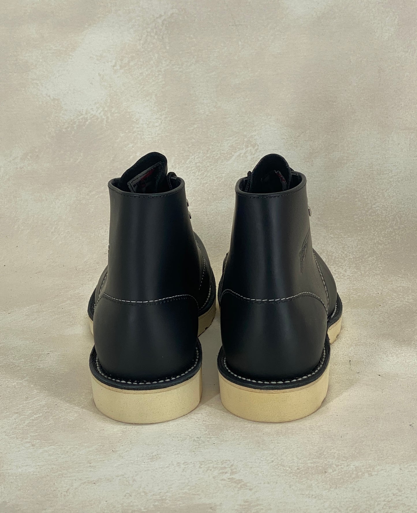 Red Wing Size 7D (39 EU) 8165 is a classic 6-inch round-toe boot Black Factory Second - USA Vintage Bcn