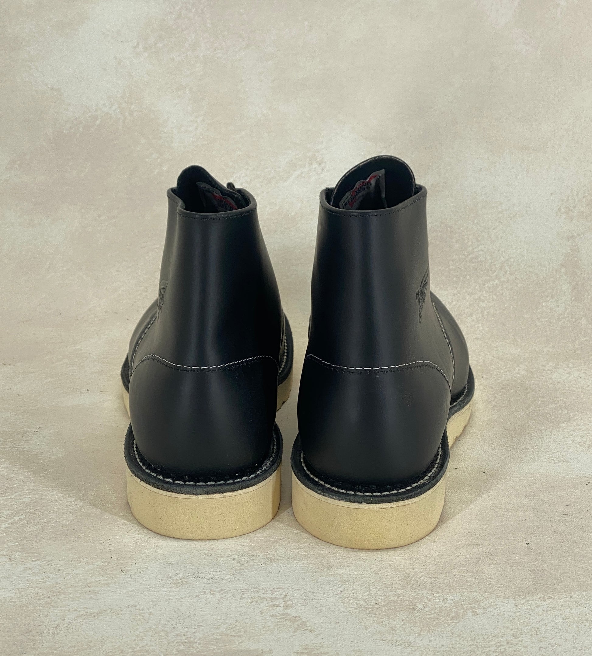 Red Wing Size 8 D (41 EU) 8165 is a classic 6-inch round-toe boot Black. Factory Second - USA Vintage Bcn