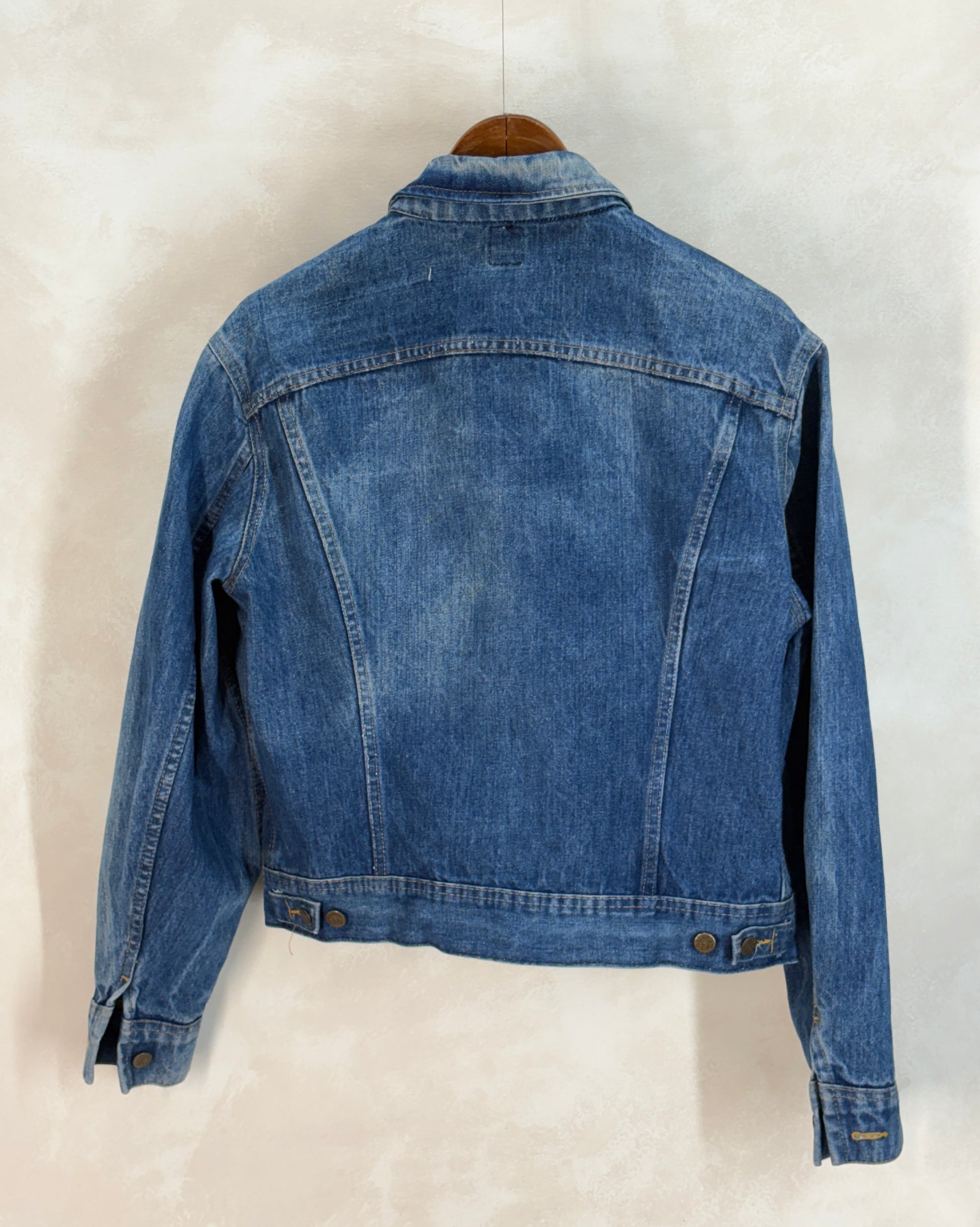 Size 42-44US / 52-54EU. Authentic 1970s Lee Denim Jacket – Made in USA – Two Chest Pockets - USA Vintage Bcn