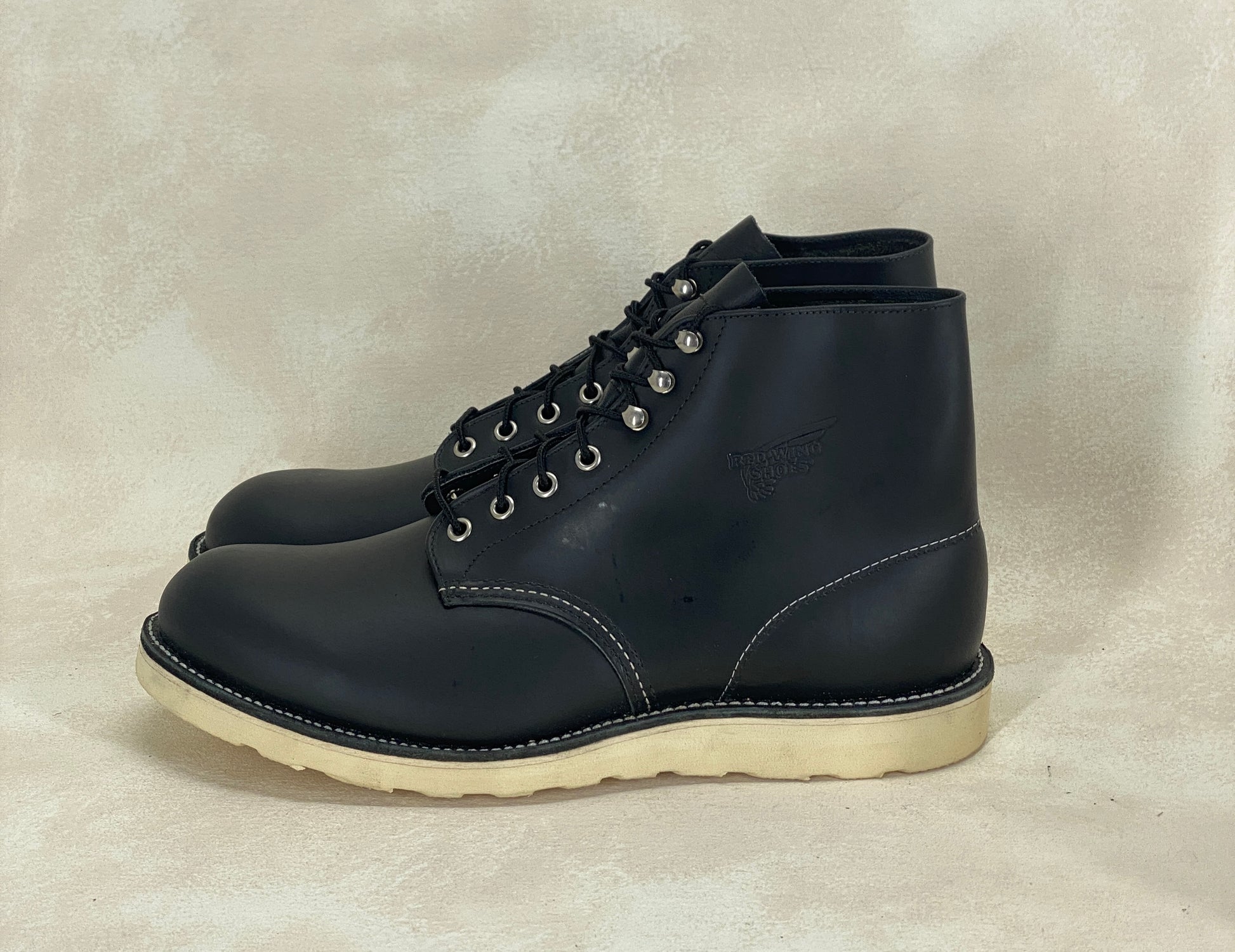 Red Wing Size 11.5 E (45 EU) 8165 is a classic 6-inch round-toe boot Black Factory Second - USA Vintage Bcn