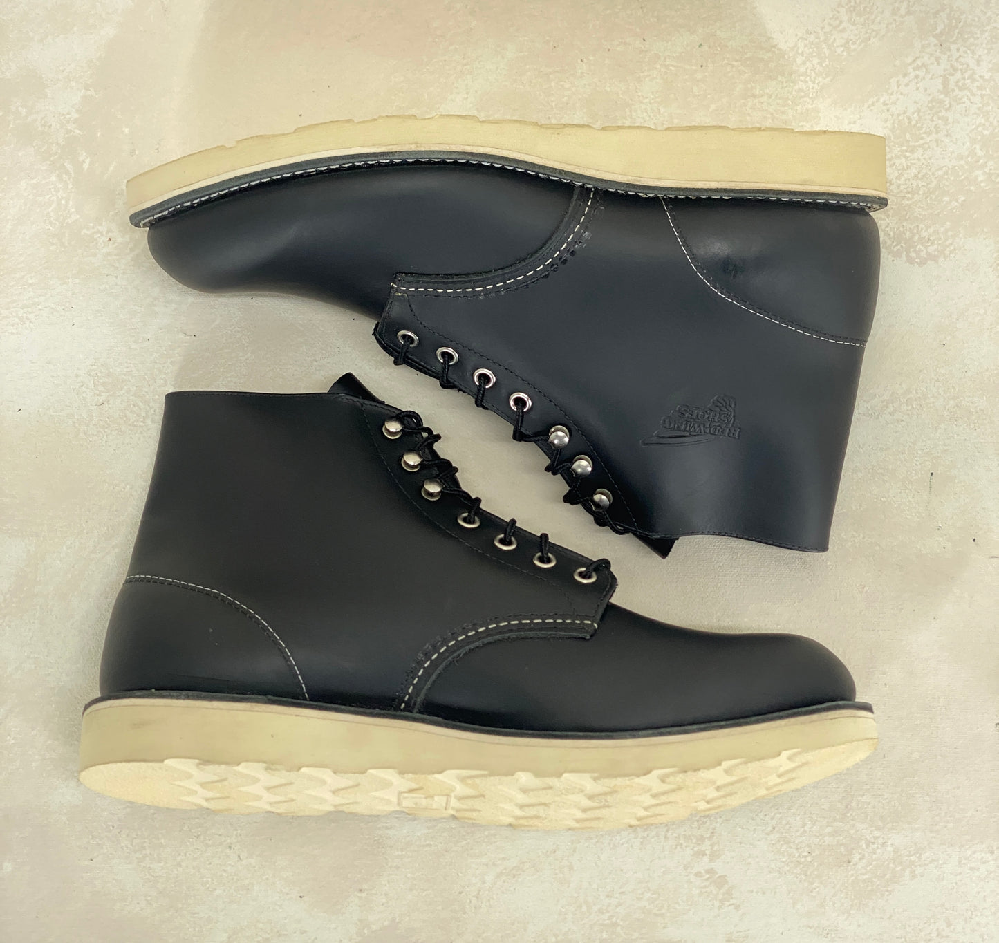 Red Wing Size 11.5 E (45 EU) 8165 is a classic 6-inch round-toe boot Black Factory Second - USA Vintage Bcn