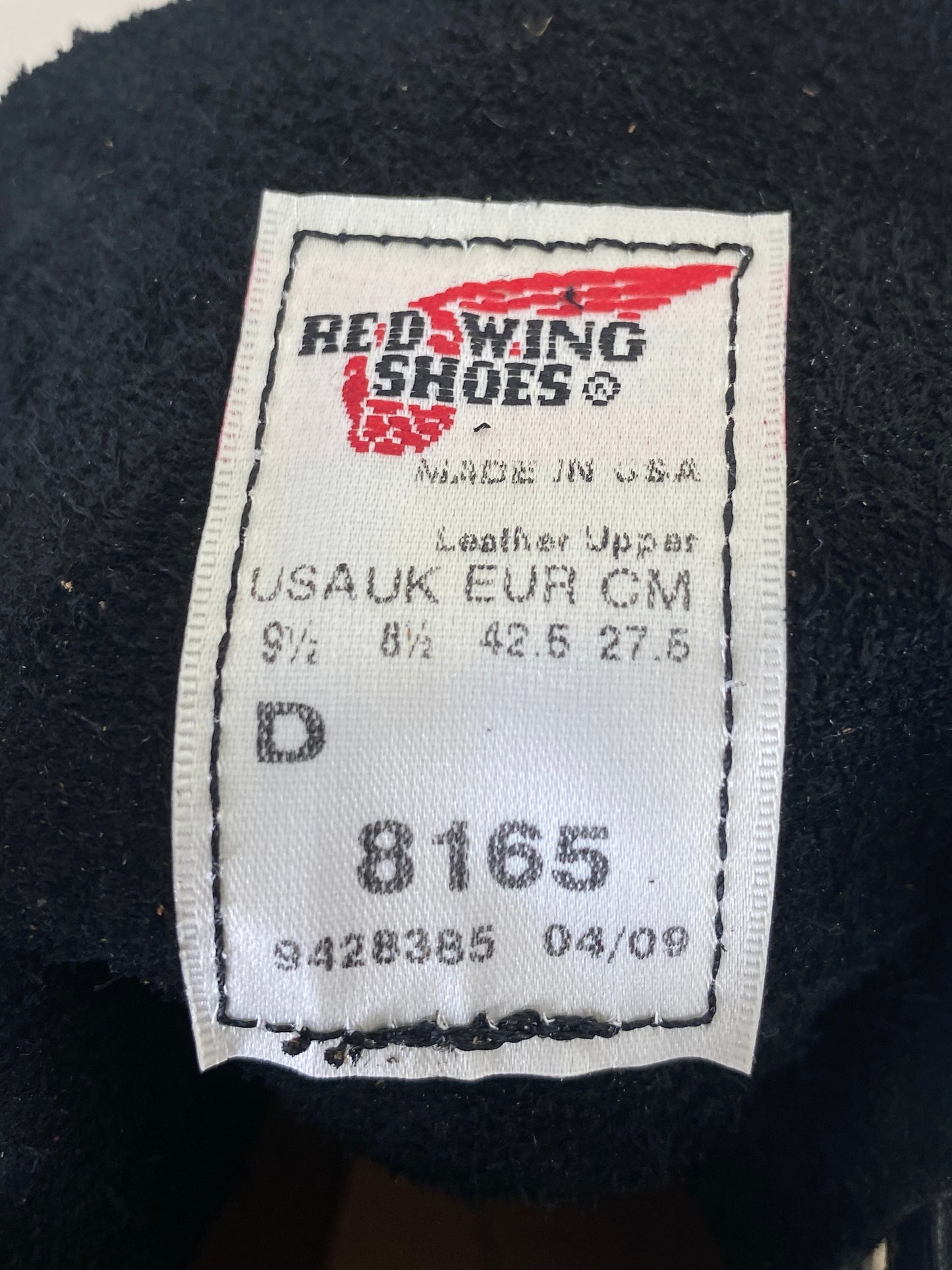 Red Wing Size 9.5 D (42.5 EU) 8165 is a classic 6-inch round-toe boot Black Factory Second - USA Vintage Bcn