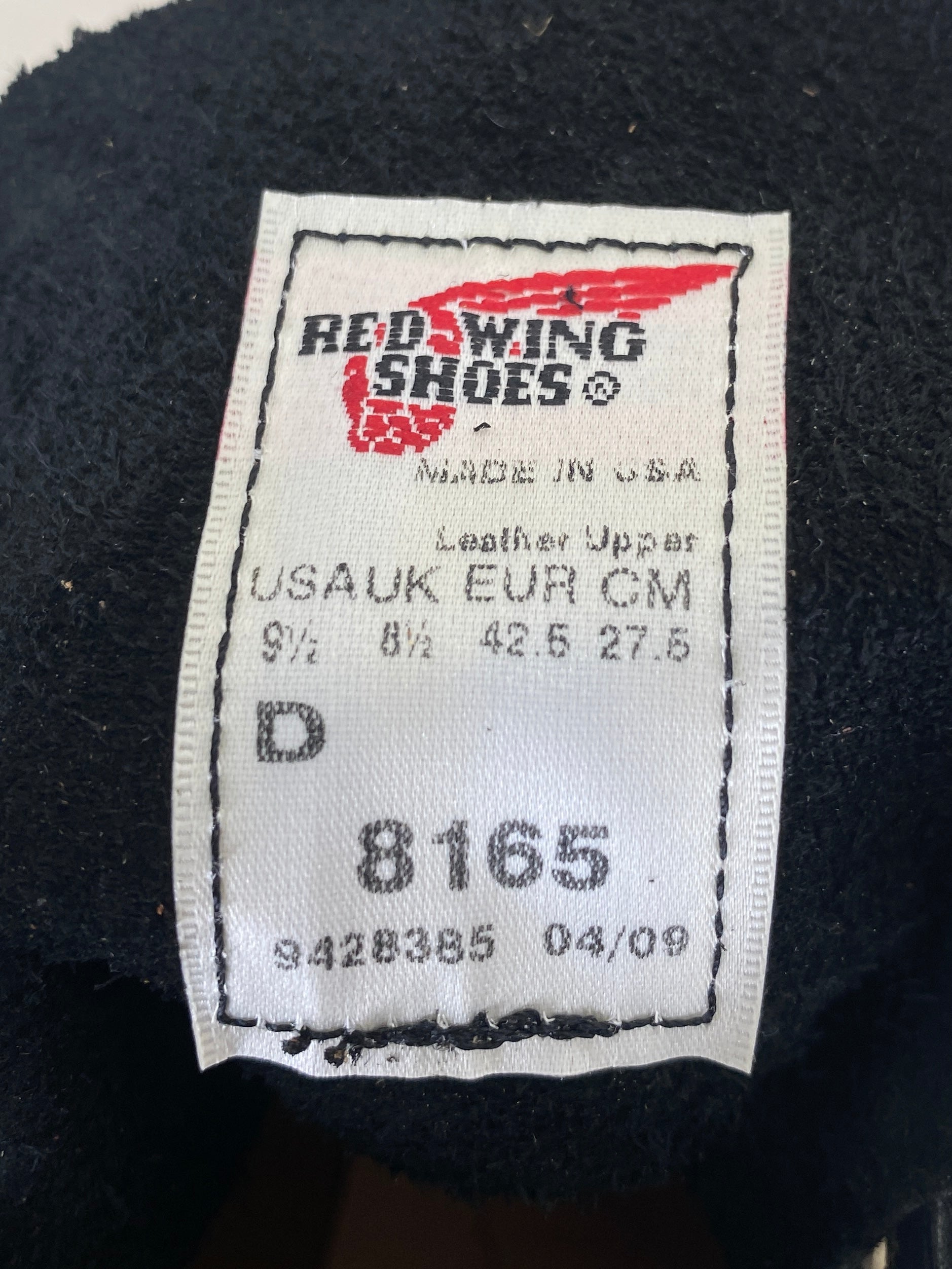 Red Wing Size 9.5 D (42.5 EU) 8165 is a classic 6-inch round-toe boot Black Factory Second - USA Vintage Bcn