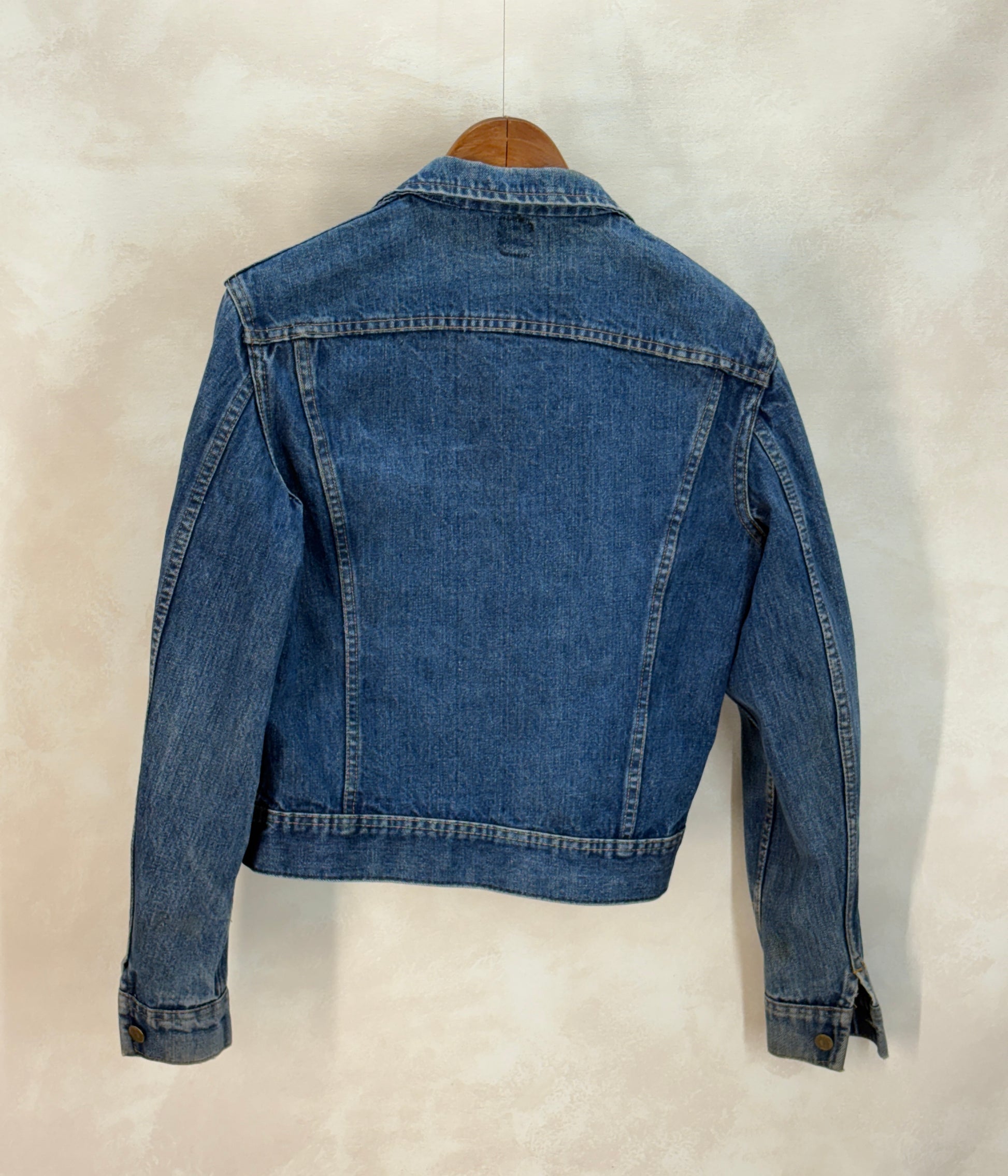 Size 38US / 48EU. Authentic 1970s Lee Denim Jacket – Made in Canada – Two Chest Pockets - USA Vintage Bcn