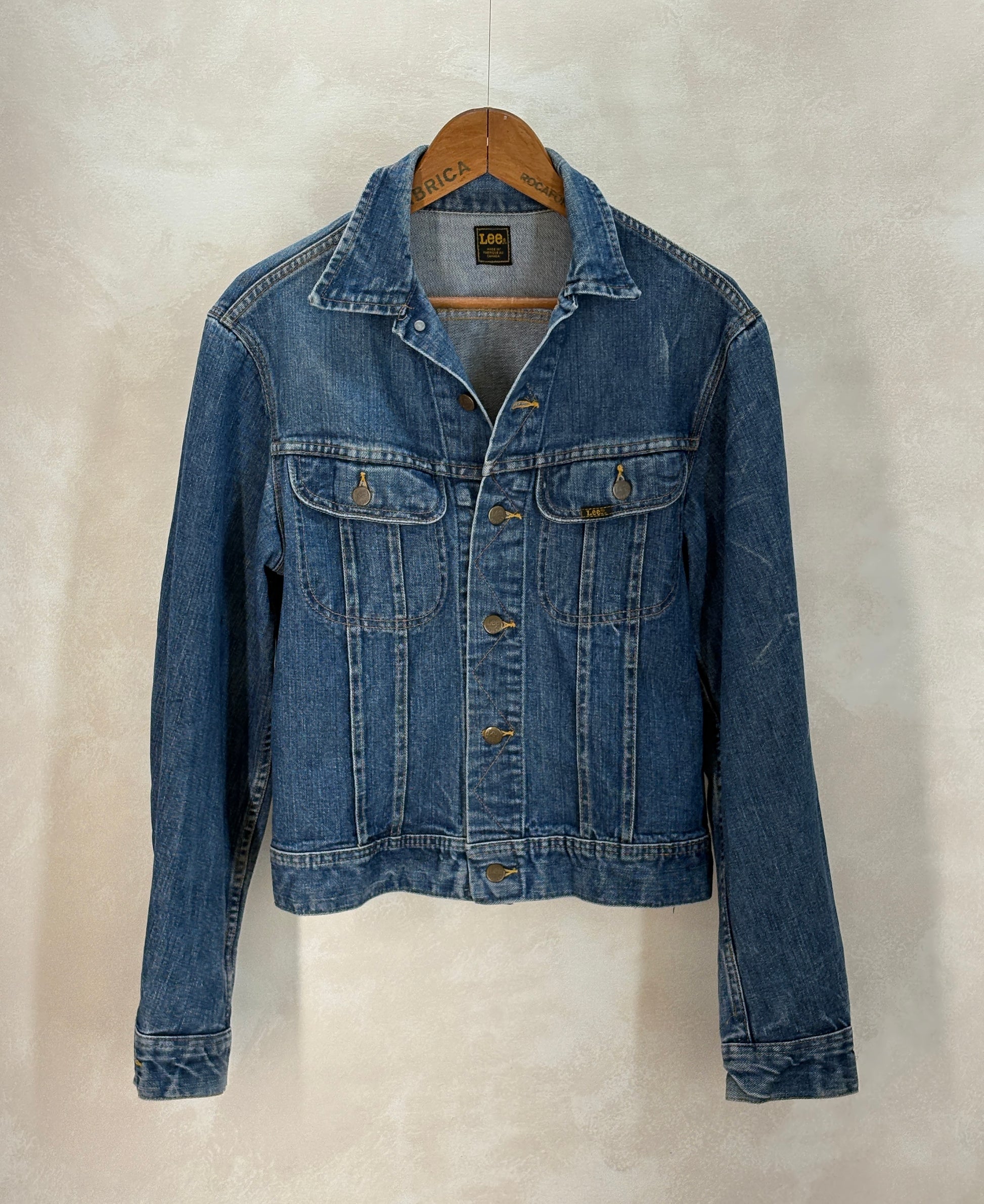 Size 40US / 50EU. Authentic 1970s Lee Denim Jacket – Made in Canada – Two Chest Pockets - USA Vintage Bcn
