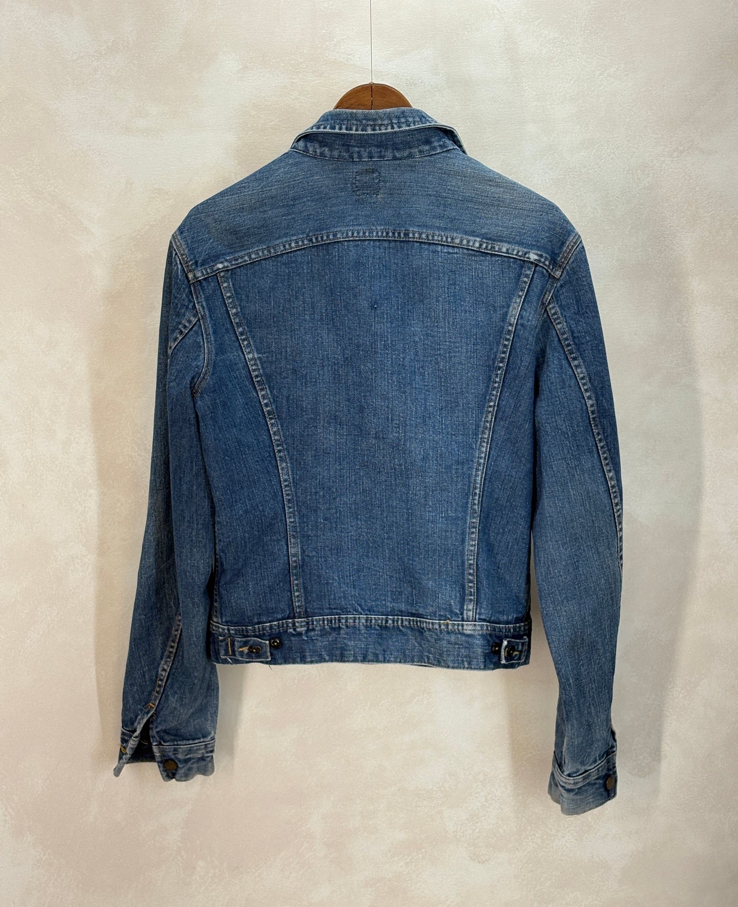 Size 40US / 50EU. Authentic 1970s Lee Denim Jacket – Made in Canada – Two Chest Pockets - USA Vintage Bcn
