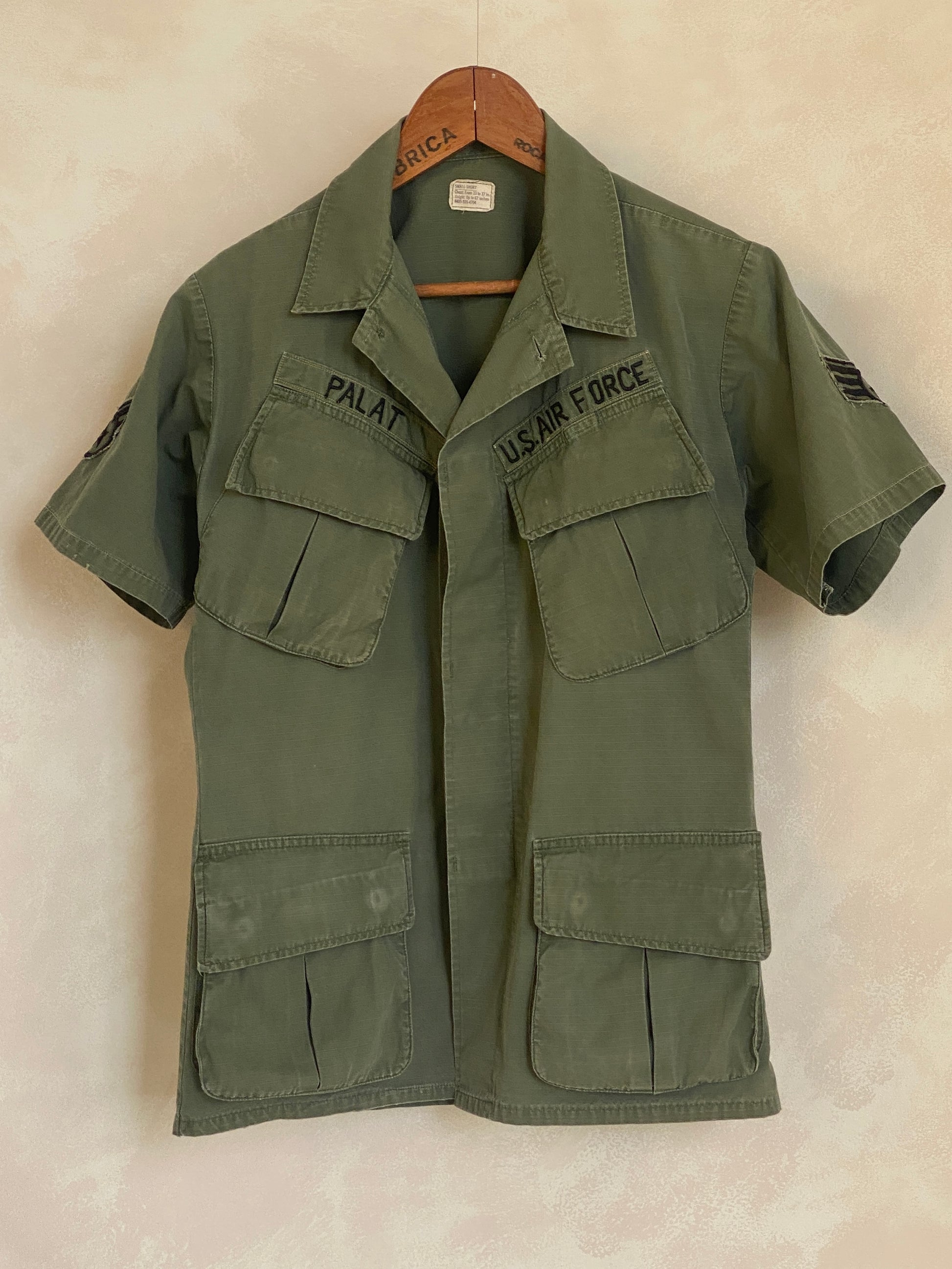 Small Short. Authentic 1969 US Army vintage Vietnam jungle jacket. Military