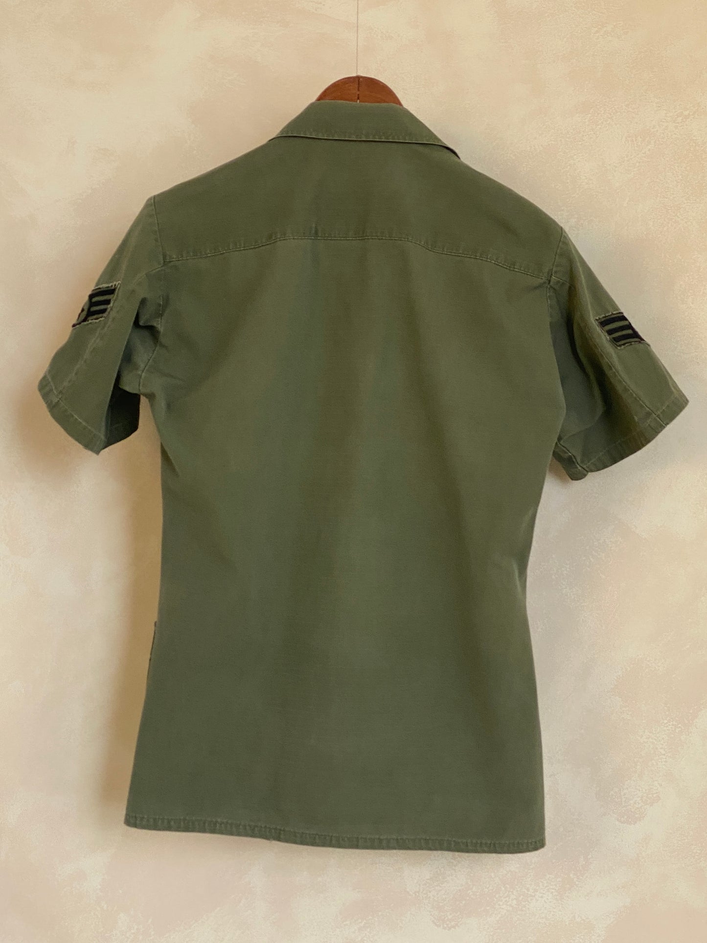 Small Short. Authentic 1969 US Army vintage Vietnam jungle jacket. Military