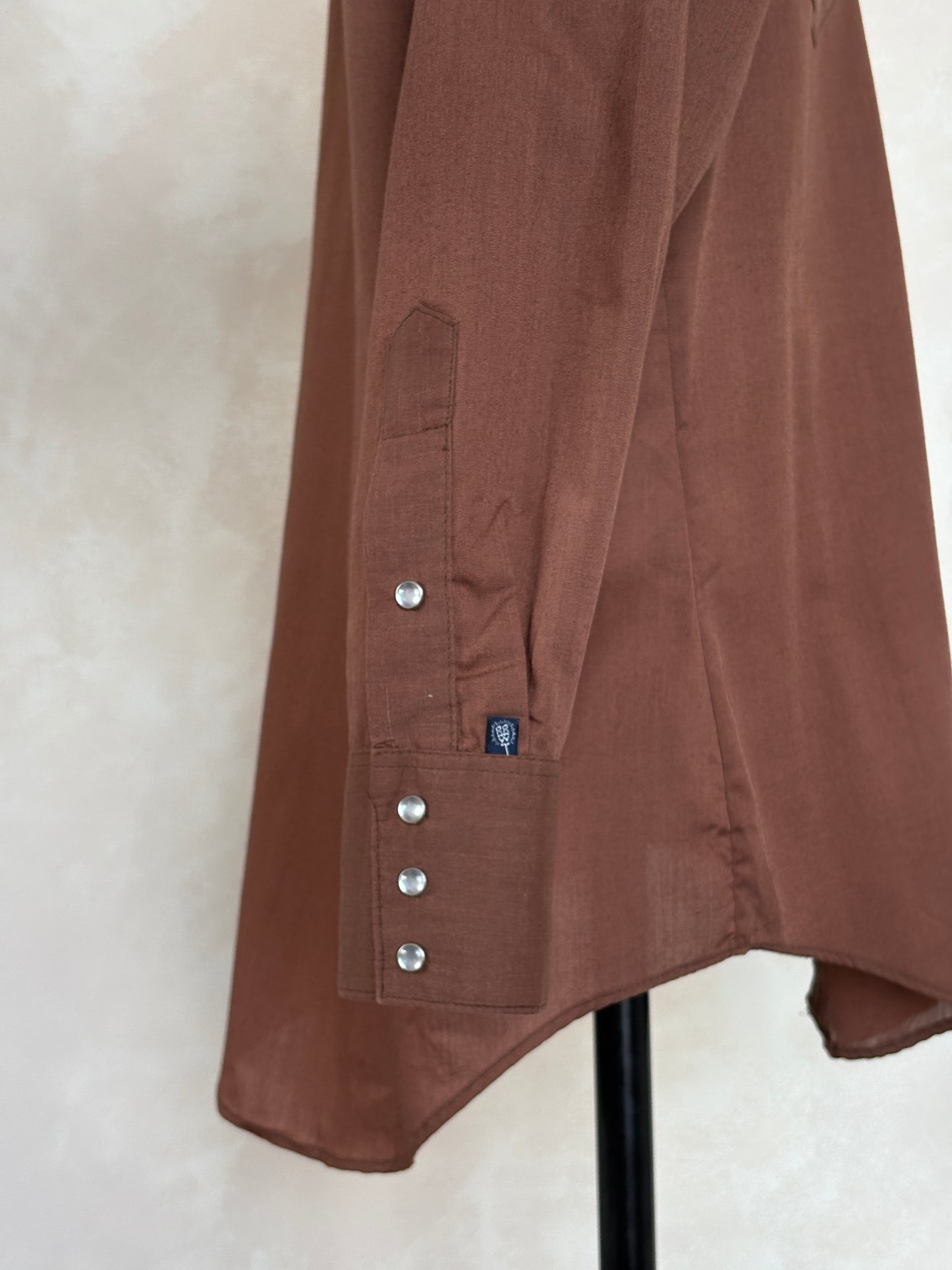 Size M. Authentic Vintage 70’s embroidered Western Shirt —-AJ357 Studio