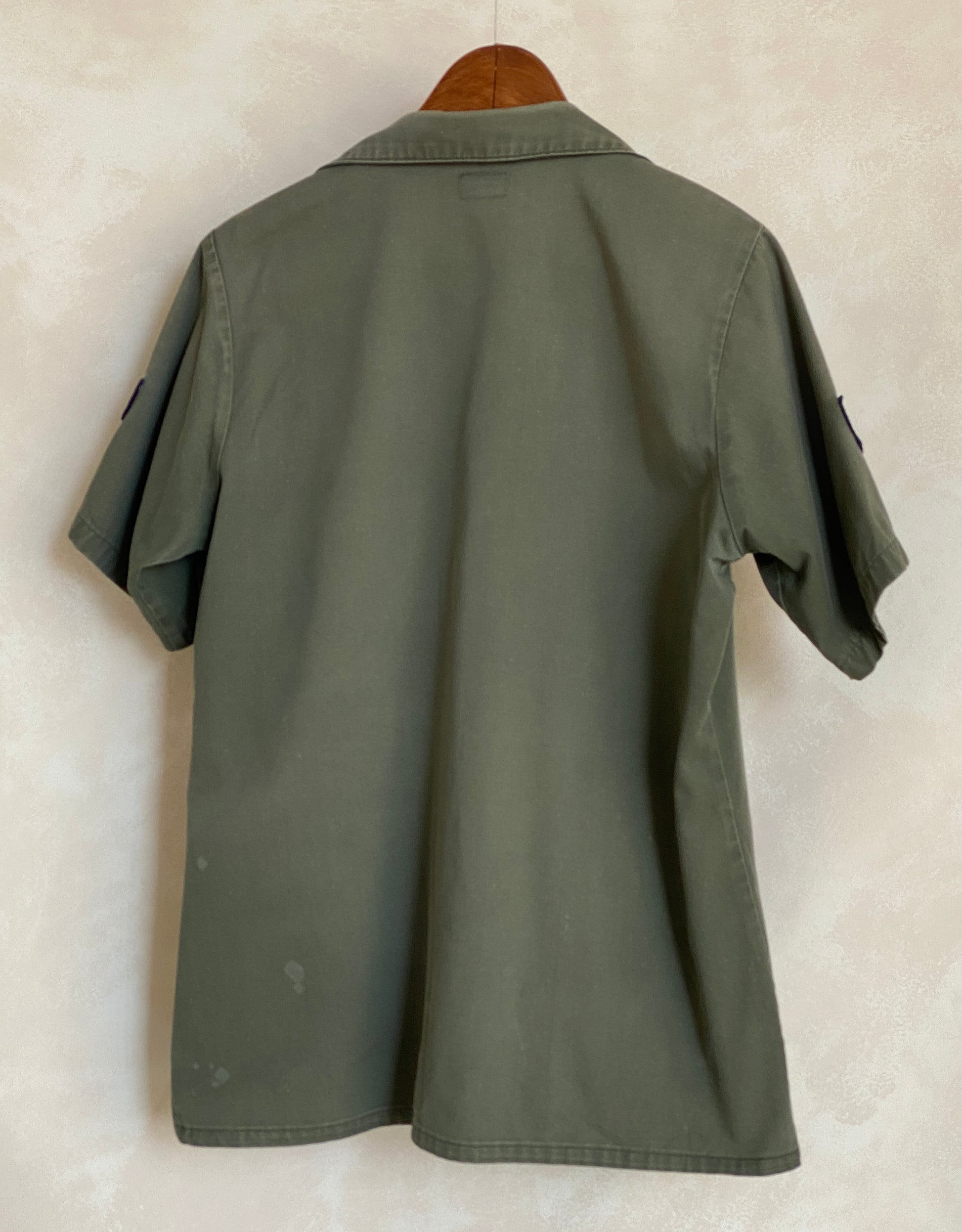 Medium Authentic Vintage 1977 US Army OG 507 Fatigue Shirt | Classic Military Style | USA Vintage BCN - USA Vintage Bcn