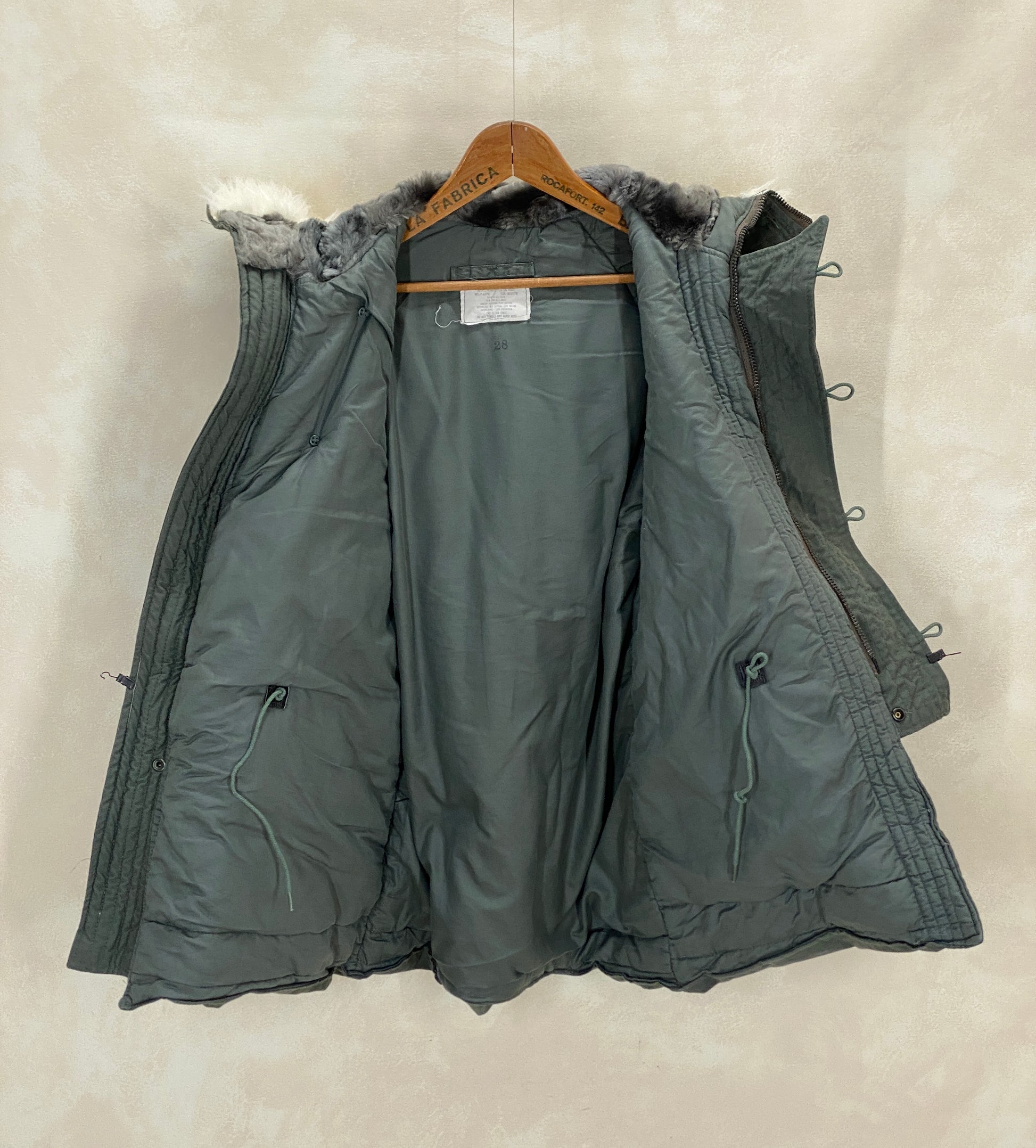 Medium. Authentic 1981 US Air Force vintage N-3B extreme cold weather Flyer coat Jacket - USA Vintage Bcn