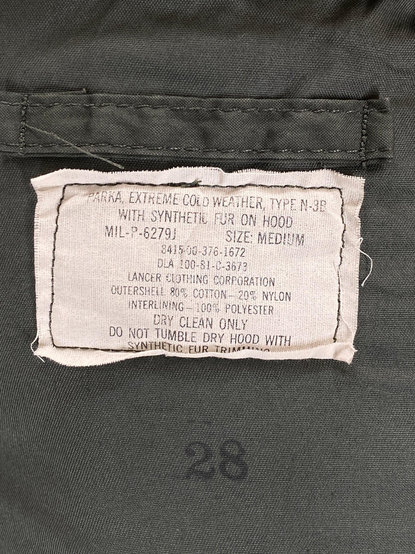 Medium. Authentic 1981 US Air Force vintage N-3B extreme cold weather Flyer coat Jacket - USA Vintage Bcn