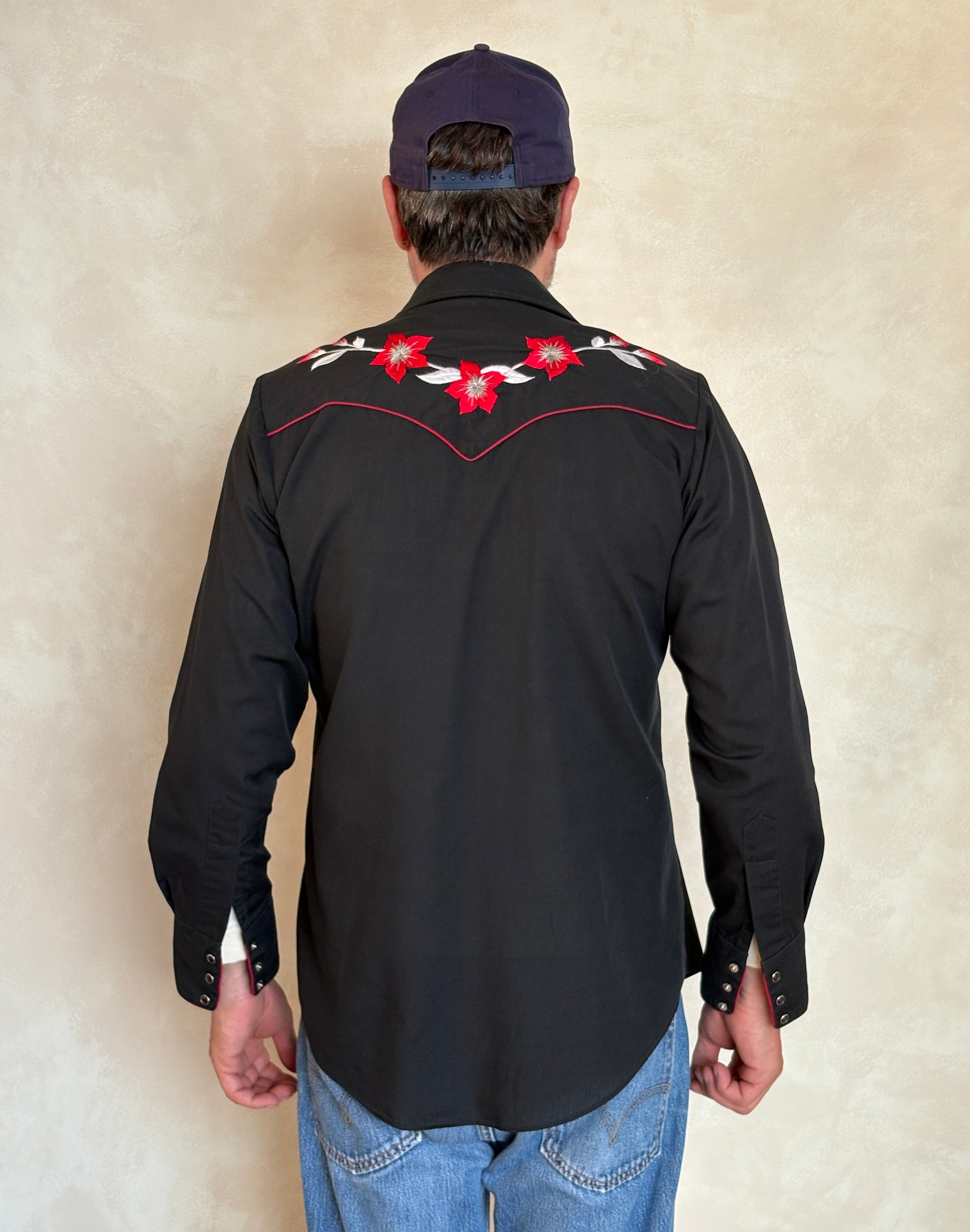 Size S. Authentic 70’s embroidered Western Shirt — Vintage Print - USA Vintage Bcn