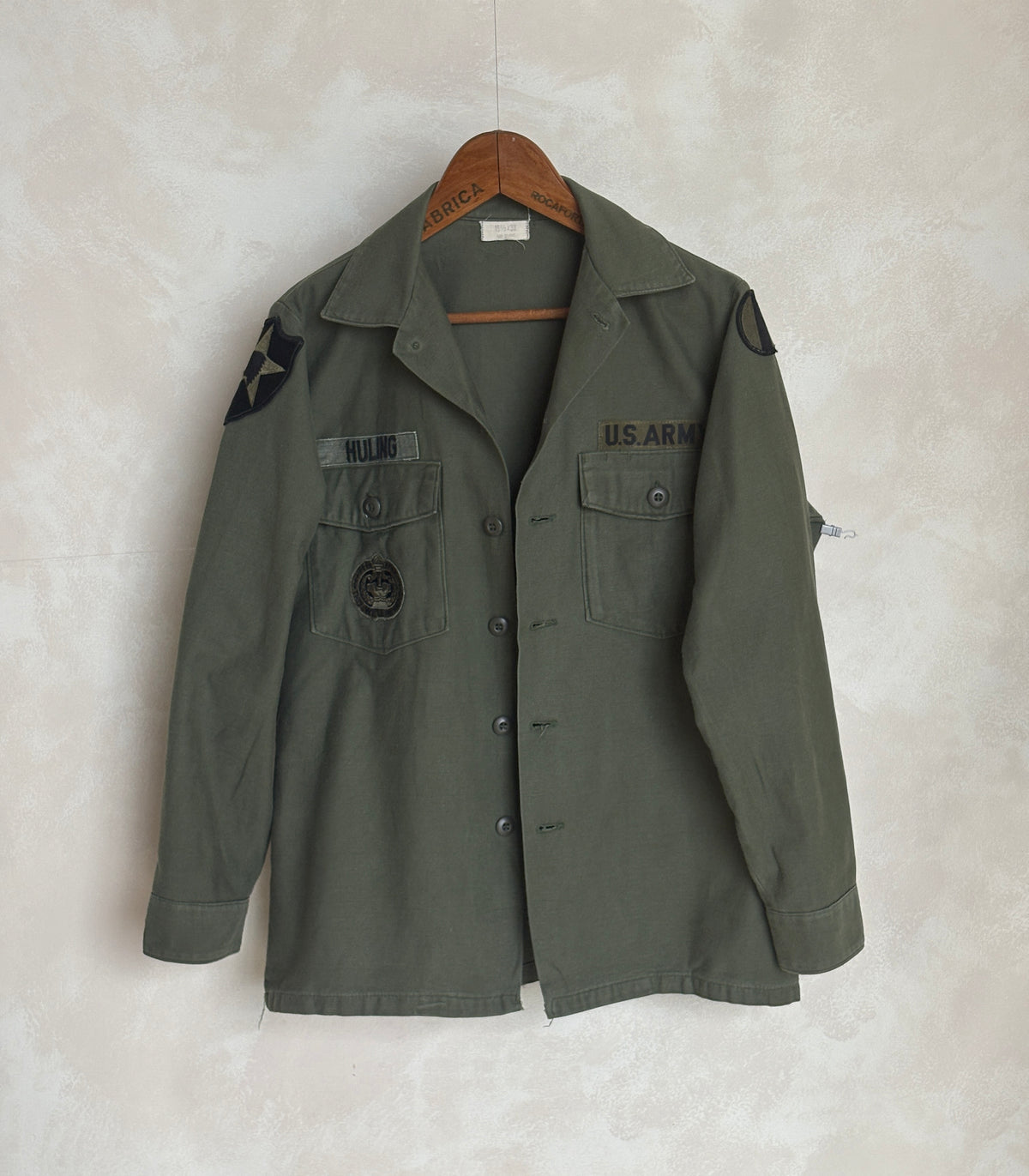 Med. Authentic 1966 Vintage U.S. Army 1st Infantry Division OG-107 Utility Shirt-AJ357 Studio