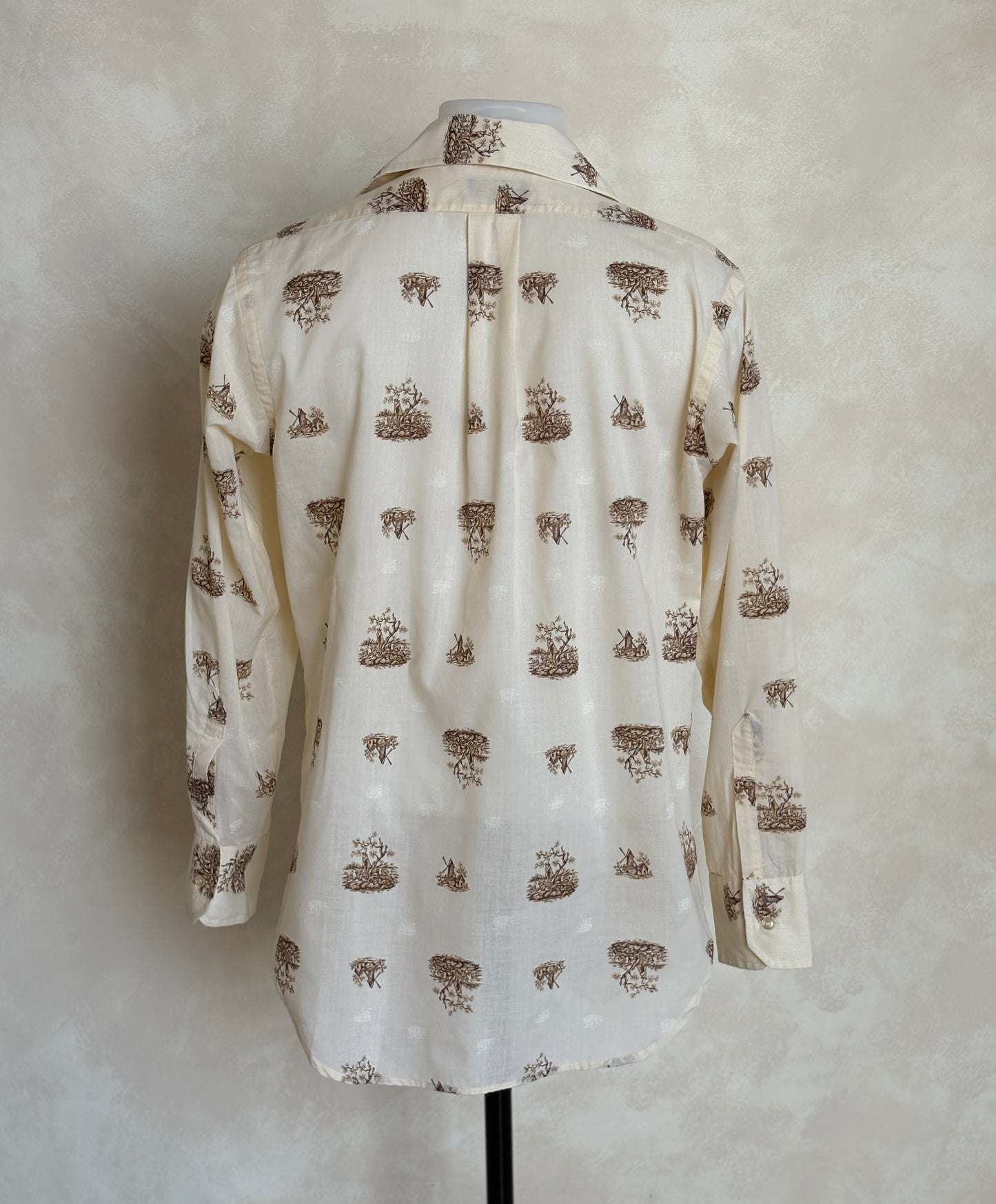 Size M. Vintage 70’s Shirt — Long Sleeve — Graphic Print — - USA Vintage Bcn