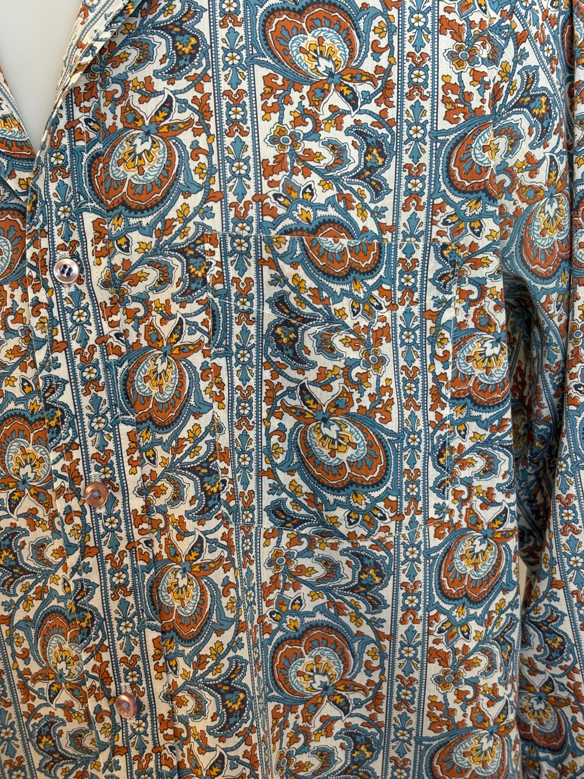 Size M. Vintage 70’s Long Sleeve Paisley Shirt — Bold Boho Retro Festival Shirt - USA Vintage Bcn