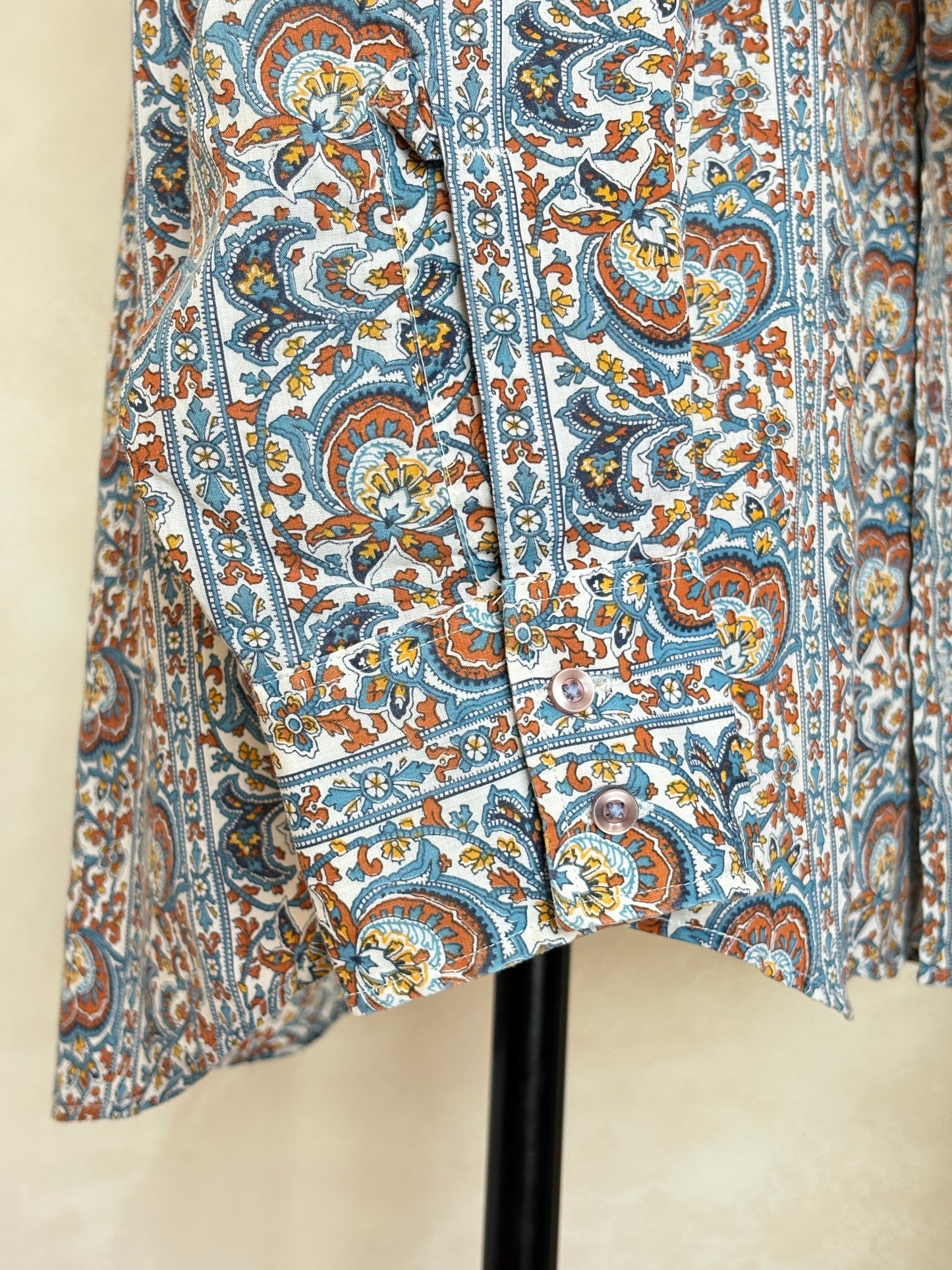 Size M. Vintage 70’s Long Sleeve Paisley Shirt — Bold Boho Retro Festival Shirt - USA Vintage Bcn