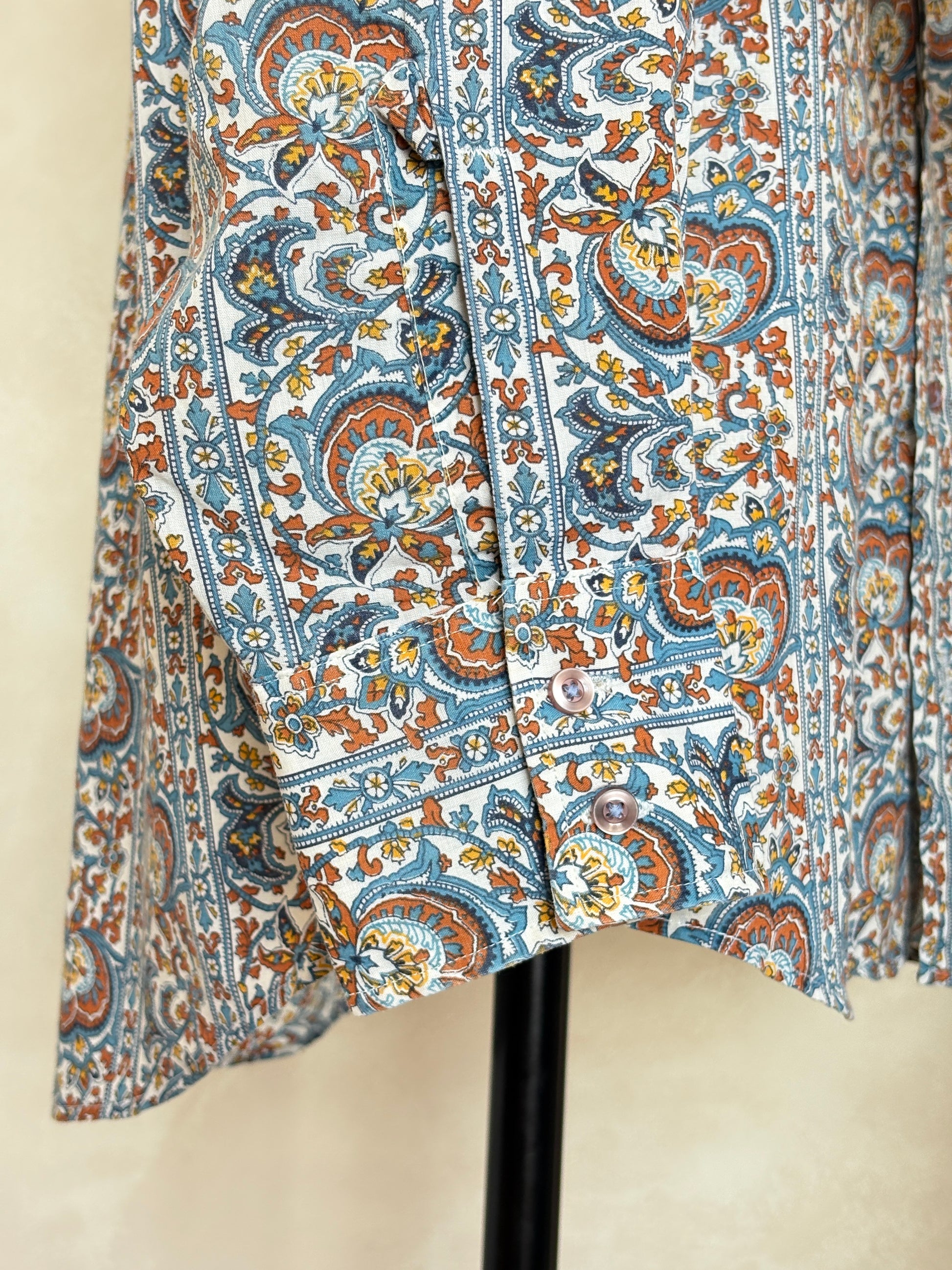 Size M. Vintage 70’s Long Sleeve Paisley Shirt — Bold Boho Retro Festival Shirt - USA Vintage Bcn