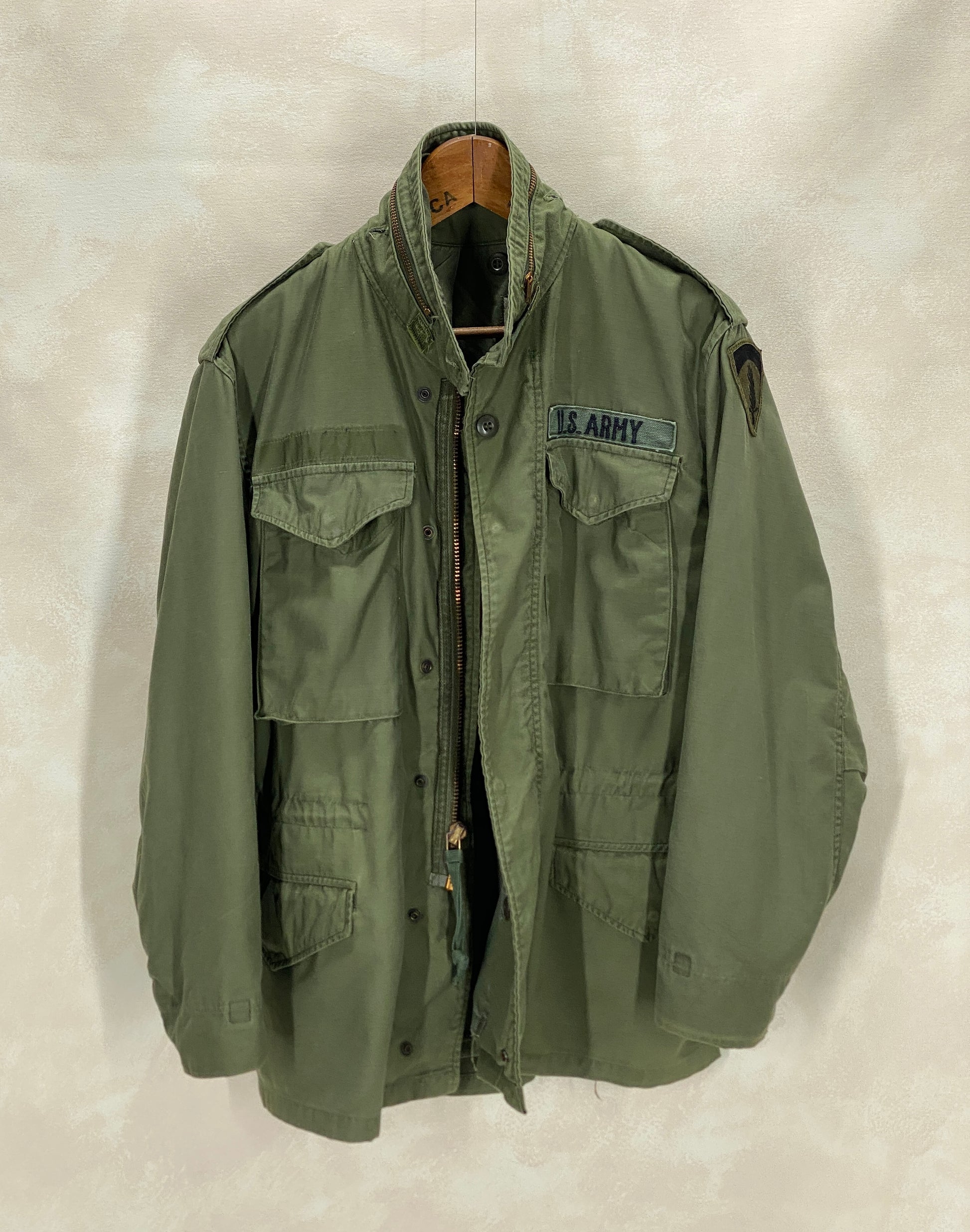 Small Reg. Authentic 1973 John Owbey US Army Vintage M-65 field jacket - USA Vintage Bcn