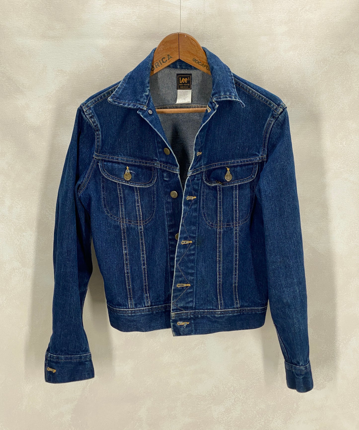 Size 36US / 46EU .Vintage 80s Lee Denim Shirt – 2 Pockets, Made in USA, Classic Workwear