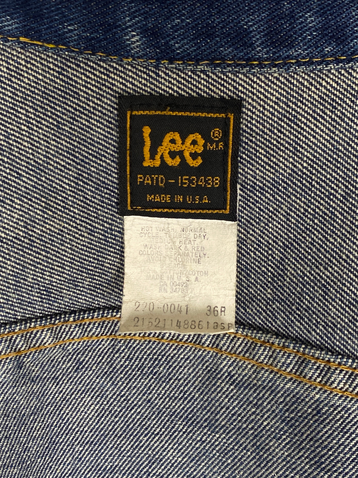 Size 36US / 46EU .Vintage 80s Lee Denim Shirt – 2 Pockets, Made in USA, Classic Workwear-AJ357 Studio