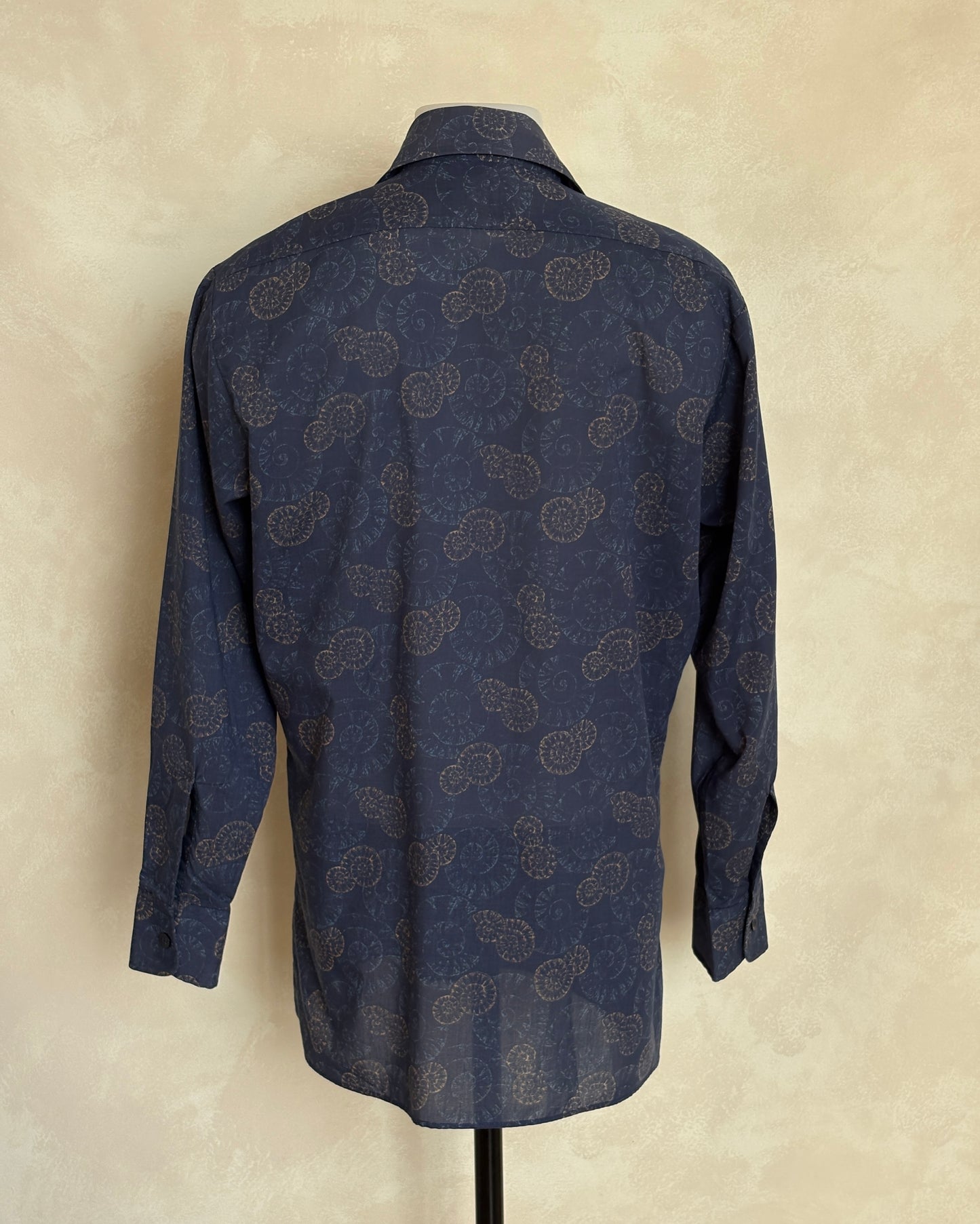 Size M. Vintage 70’s Blue Patterned Shirt – Long Sleeve – Retro Geometric Festival Shirt - USA Vintage Bcn