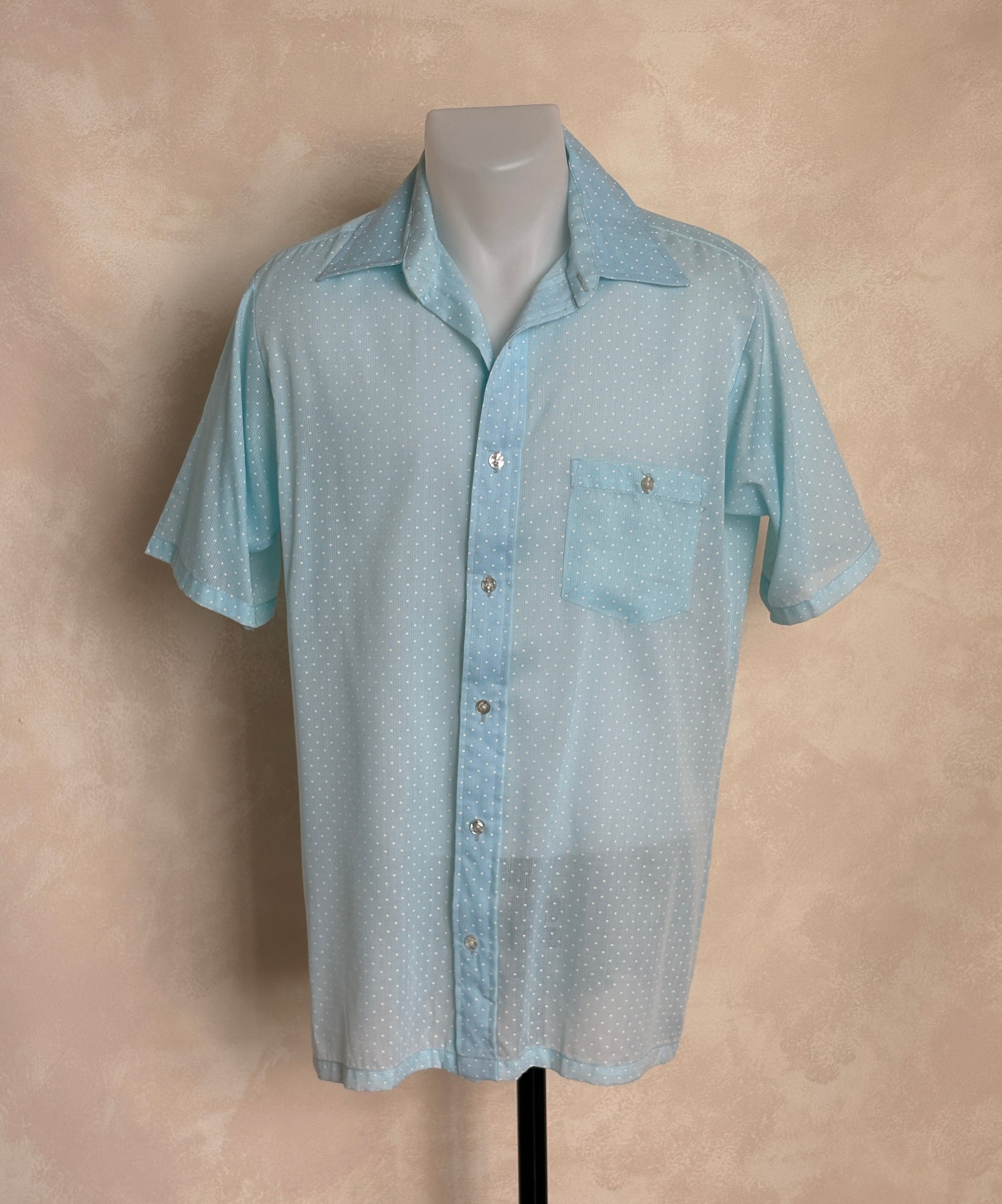 Size M. Vintage 80’s Light Blue Printed Shirt — Casual Retro Summer Shirt - USA Vintage Bcn