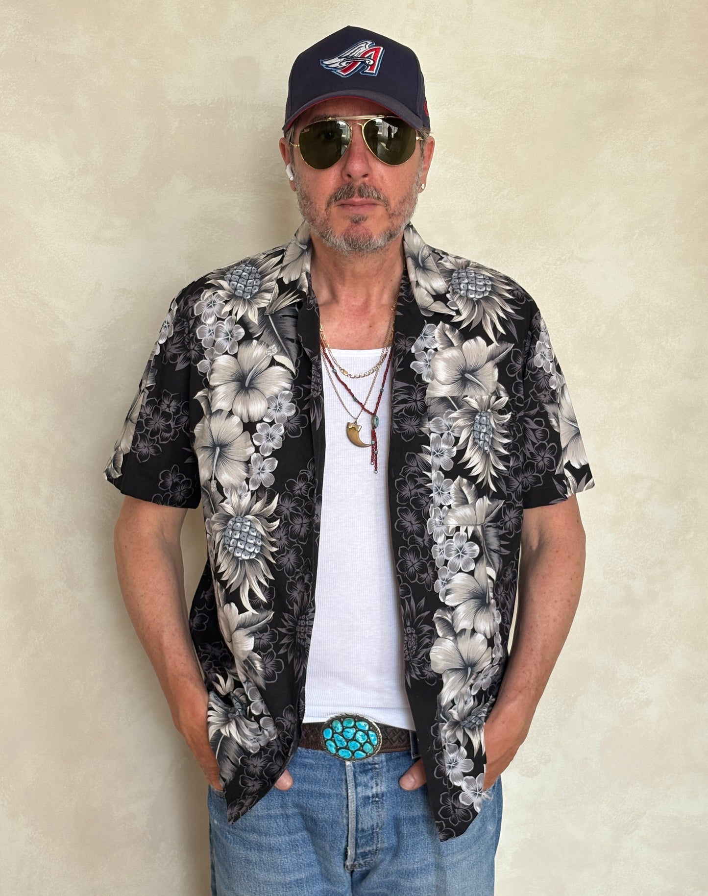 Size Med. Made In USA Vintage 80s Hawaiian cotton shirt.