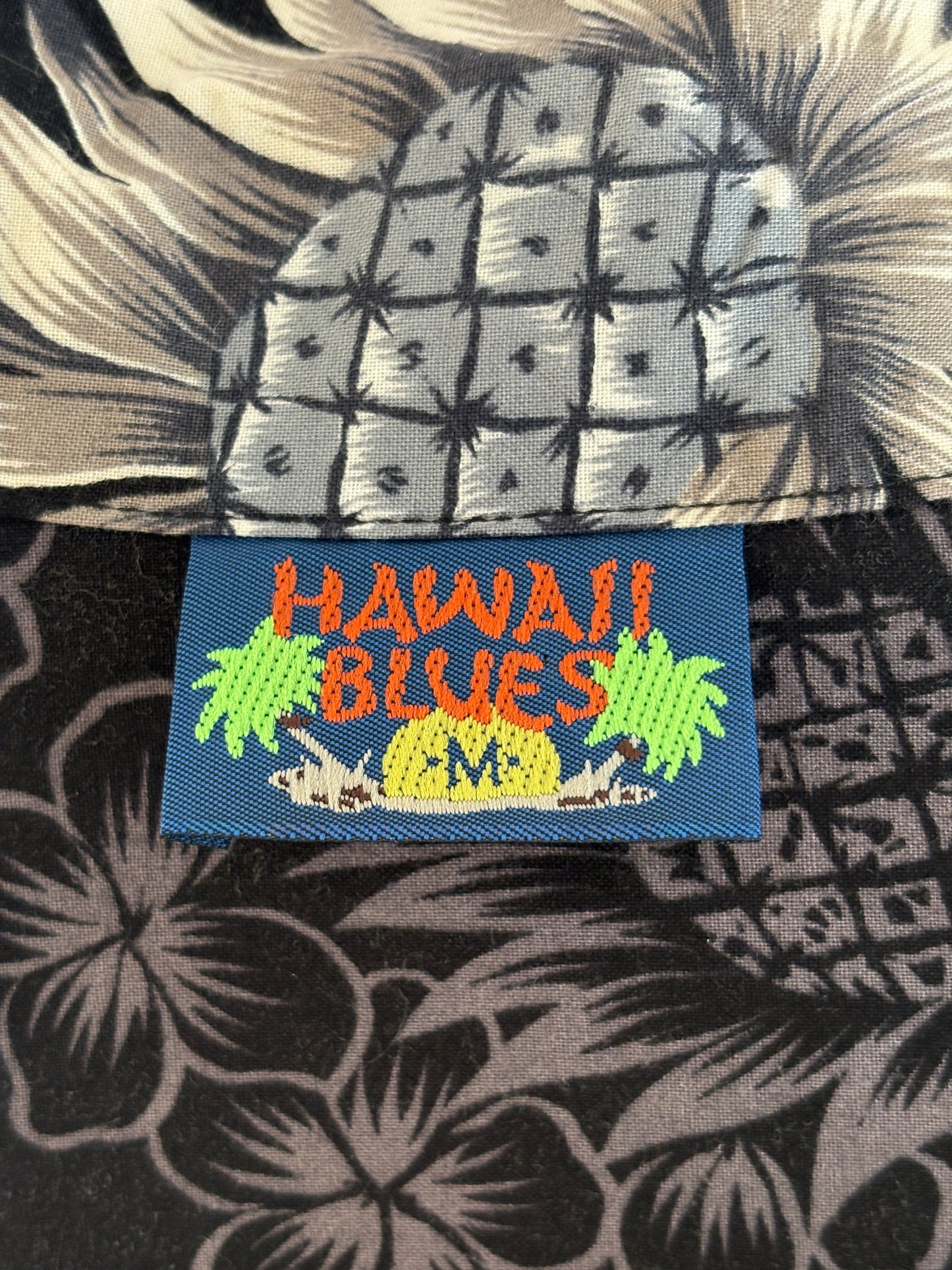 Size Med. Made In USA Vintage 80s Hawaiian cotton shirt.