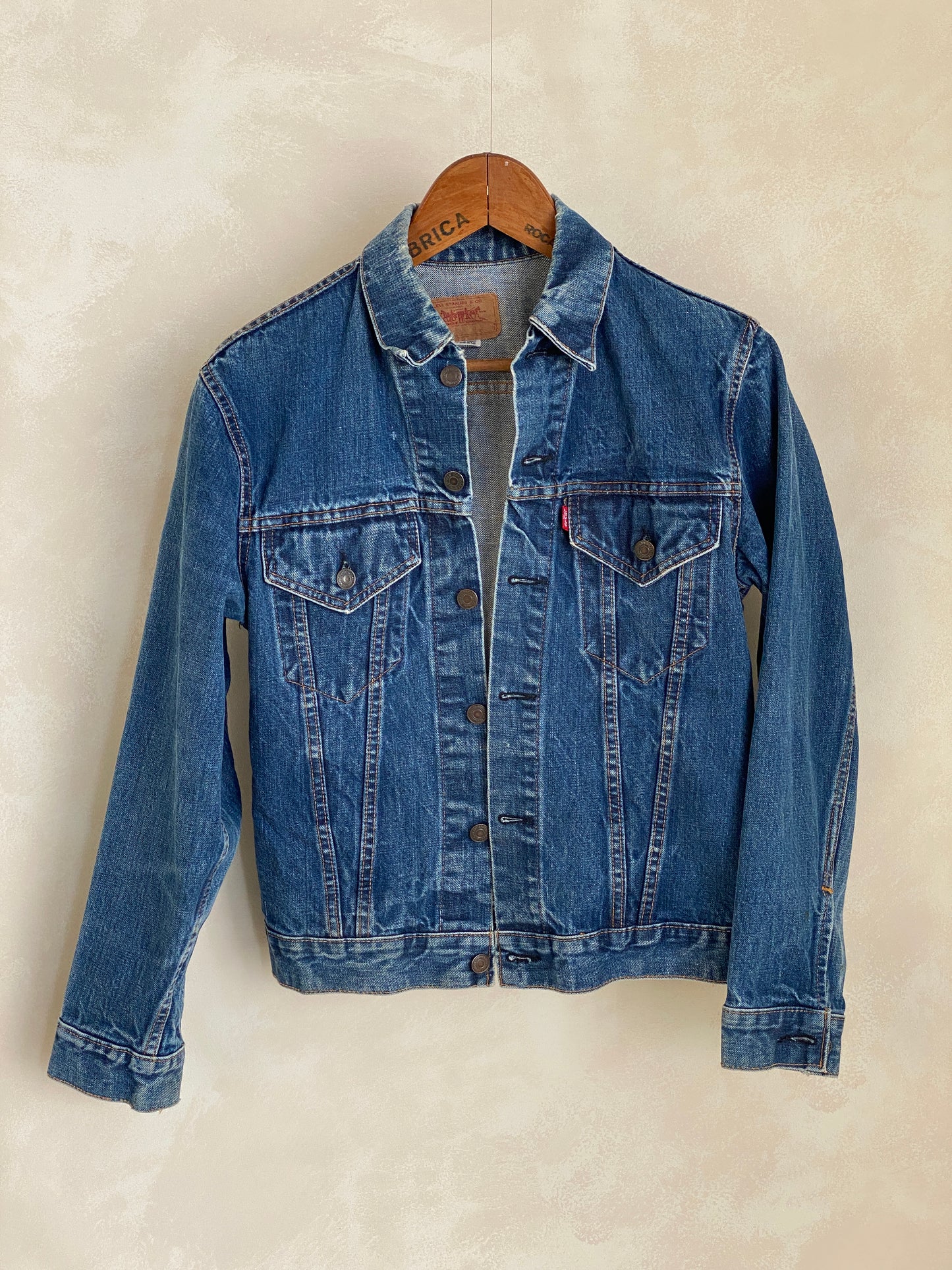 Vintage 1971 Levis jacket, size 36/38US, with single stitch detailing, made in the USA.